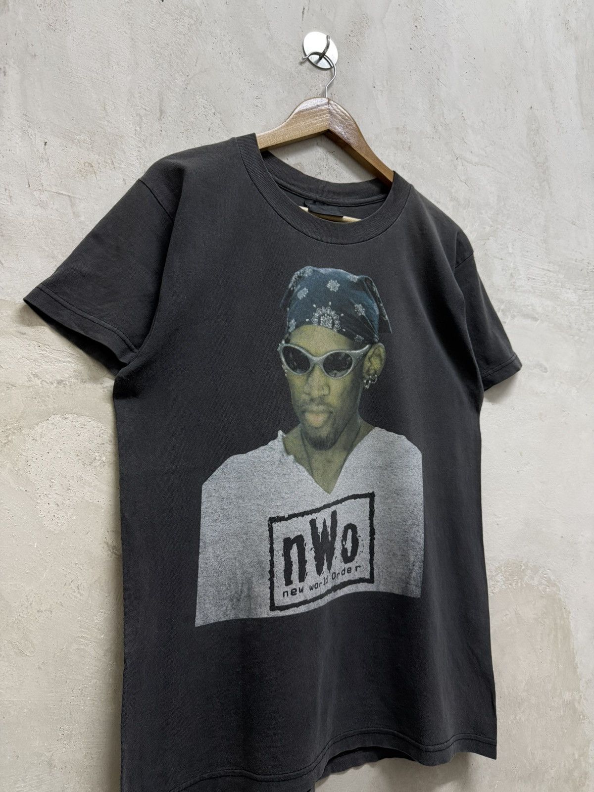 Vintage Vintage 1997 WCW NWO Dennis Rodman Faded Tees Size US M / EU 48-50 / 2 - 3 Thumbnail