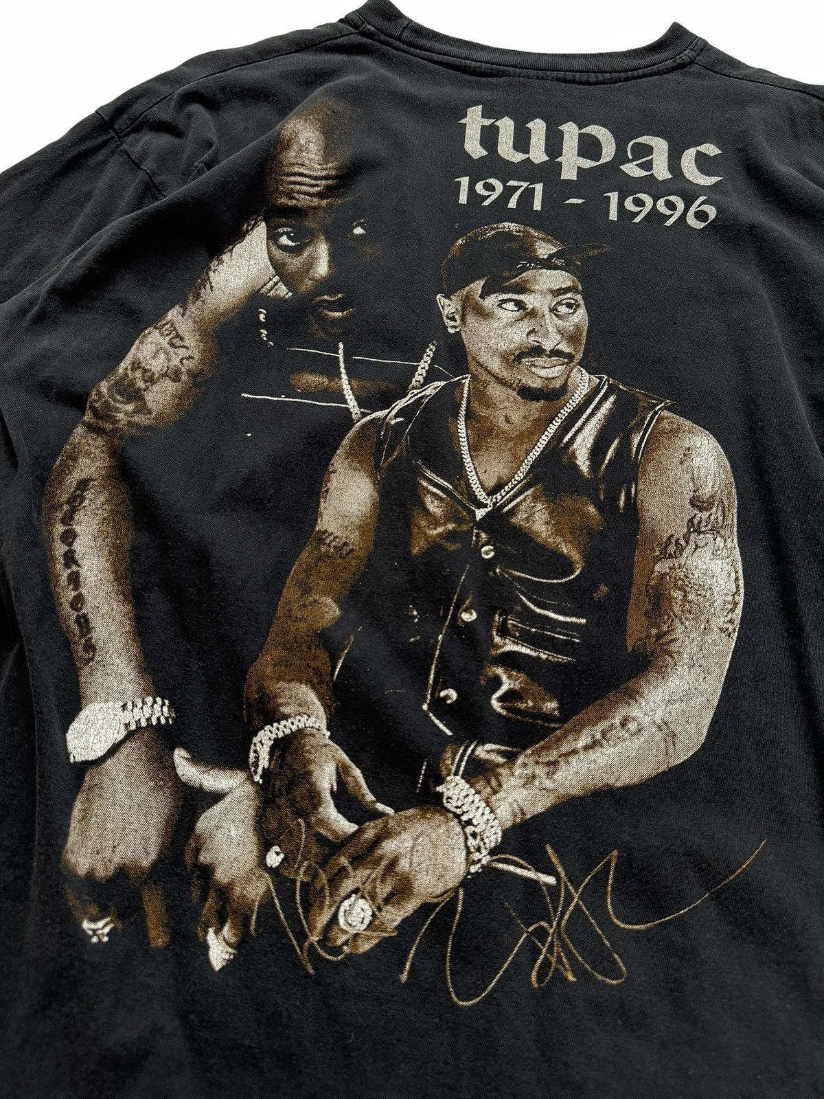 Vintage Bootleg Vintage Thrashed R.I.P. Tupac Shirt Size US L / EU 52-54 / 3 - 3 Thumbnail
