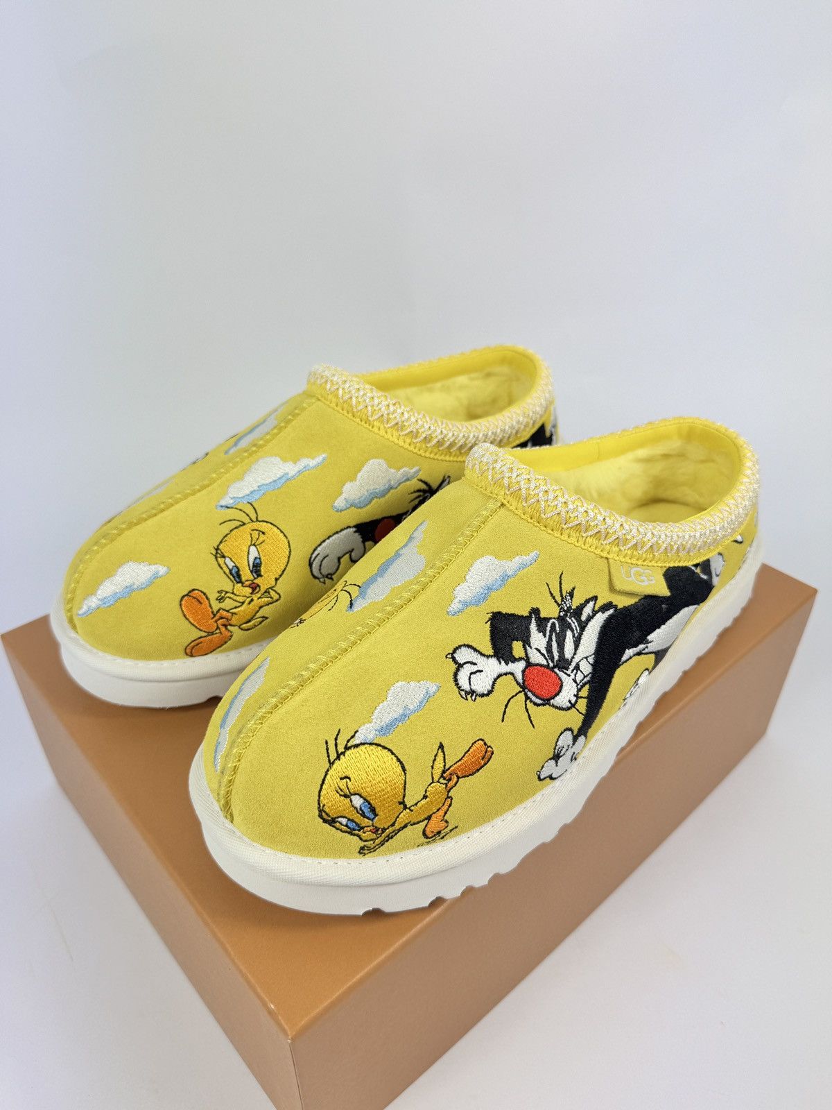 Palace × Ugg LOONEY TUNES UGGS Size US 10 / EU 43 - 4 Thumbnail