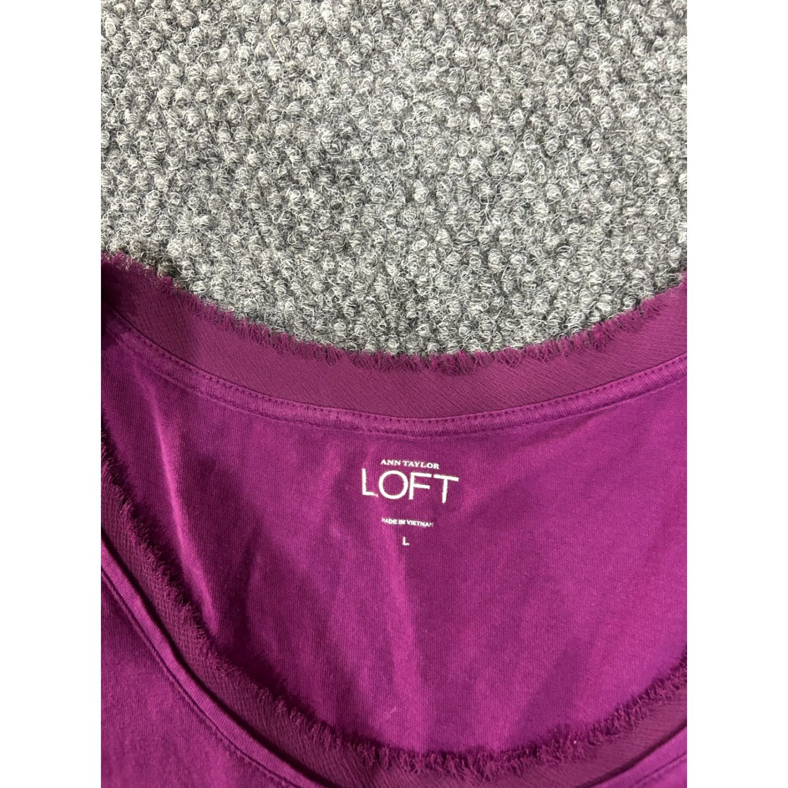 Ann Taylor Loft Blouse Womens L Purple Floral Textured Applique Short Sleeve Round Neck Pullover Casual Knit Polyester Size L / US 10 / IT 46 - 3 Thumbnail