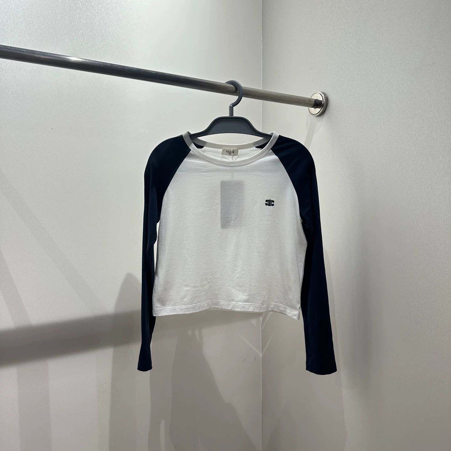 Celine Celine mar54 Triomphe logo colorblocked long-sleeve XS Size XS / US 0-2 / IT 36-38 - 1 Thumbnail