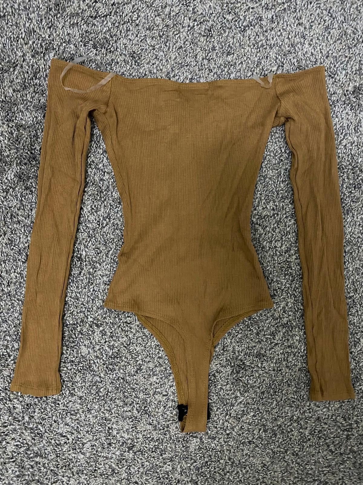 Fashion Victim FASHION NOVA Off-Shoulder Bodysuit in Mustard (SMALL) Size S / US 4 / IT 40 - 8 Thumbnail