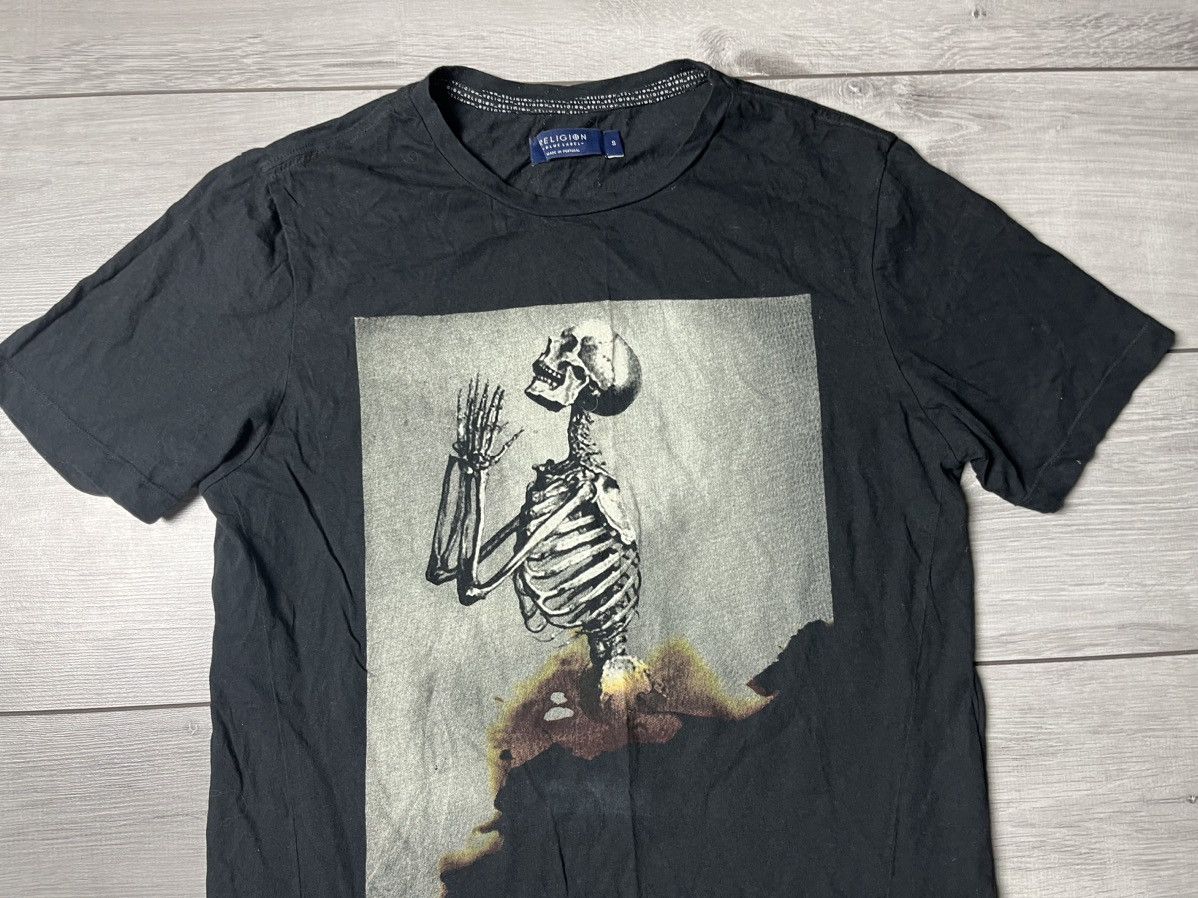 Japanese Brand Religion skulls Tshirt size Small Size US S / EU 44-46 / 1 - 3 Thumbnail