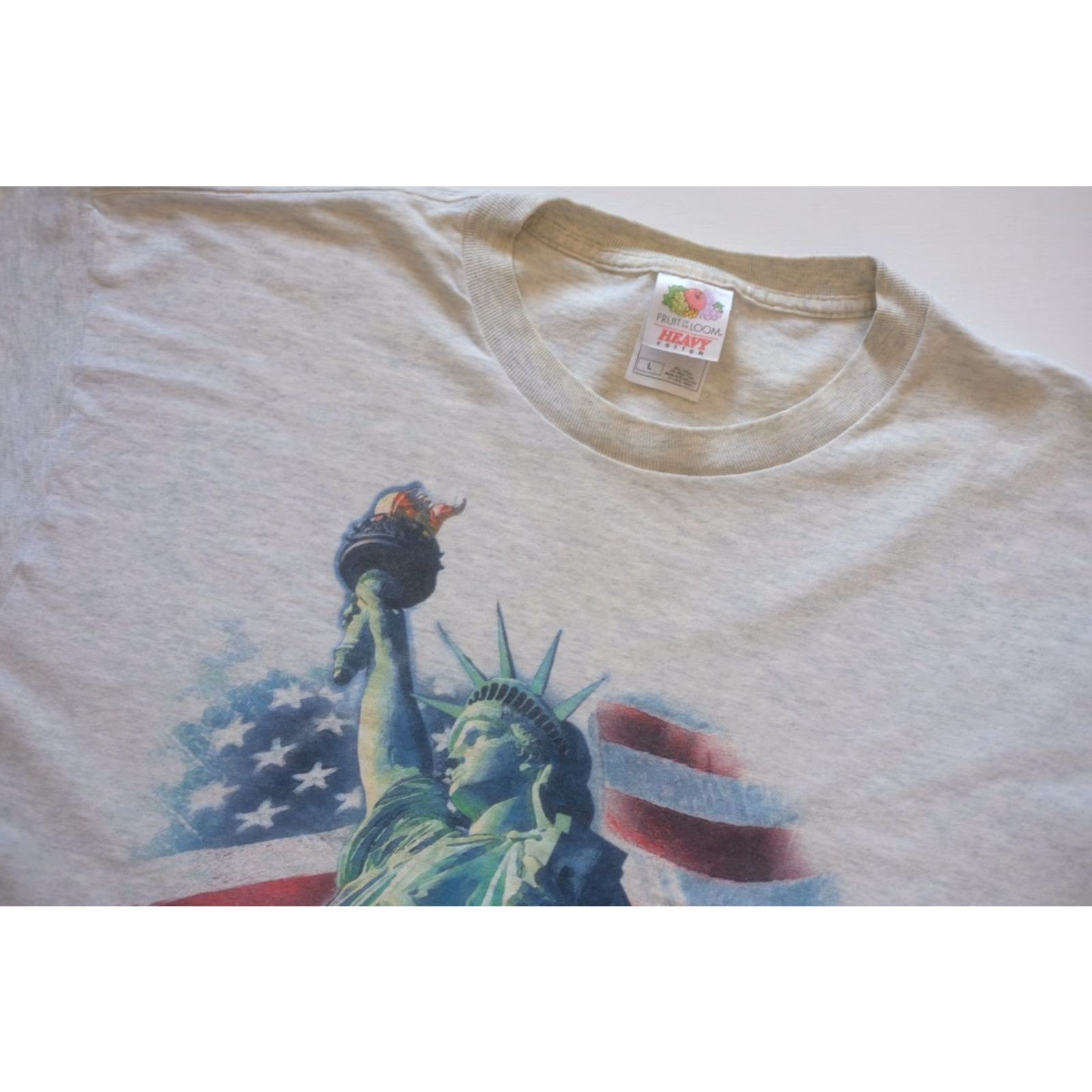 Fruit Of The Loom VINTAGE Fruit of the Loom 90s Statue of Liberty Gray T-Shirt Men Sz L Short Sleeve Crew Neck 22" Pit to Pit 29" Length Size US L / EU 52-54 / 3 - 5 Thumbnail