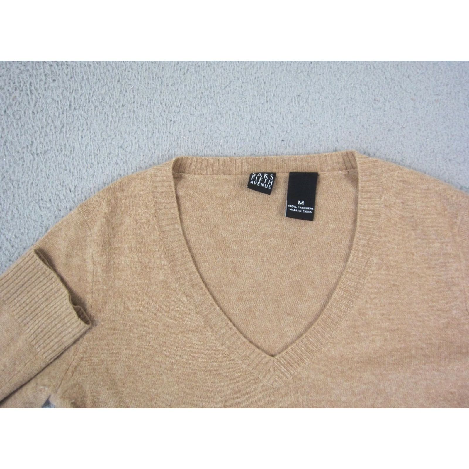 Saks Fifth Avenue Saks Fifth Avenue Sweater Womens Medium Brown 100% Cashmere V-Neck Pullover Knit Size M / US 6-8 / IT 42-44 - 2 Thumbnail