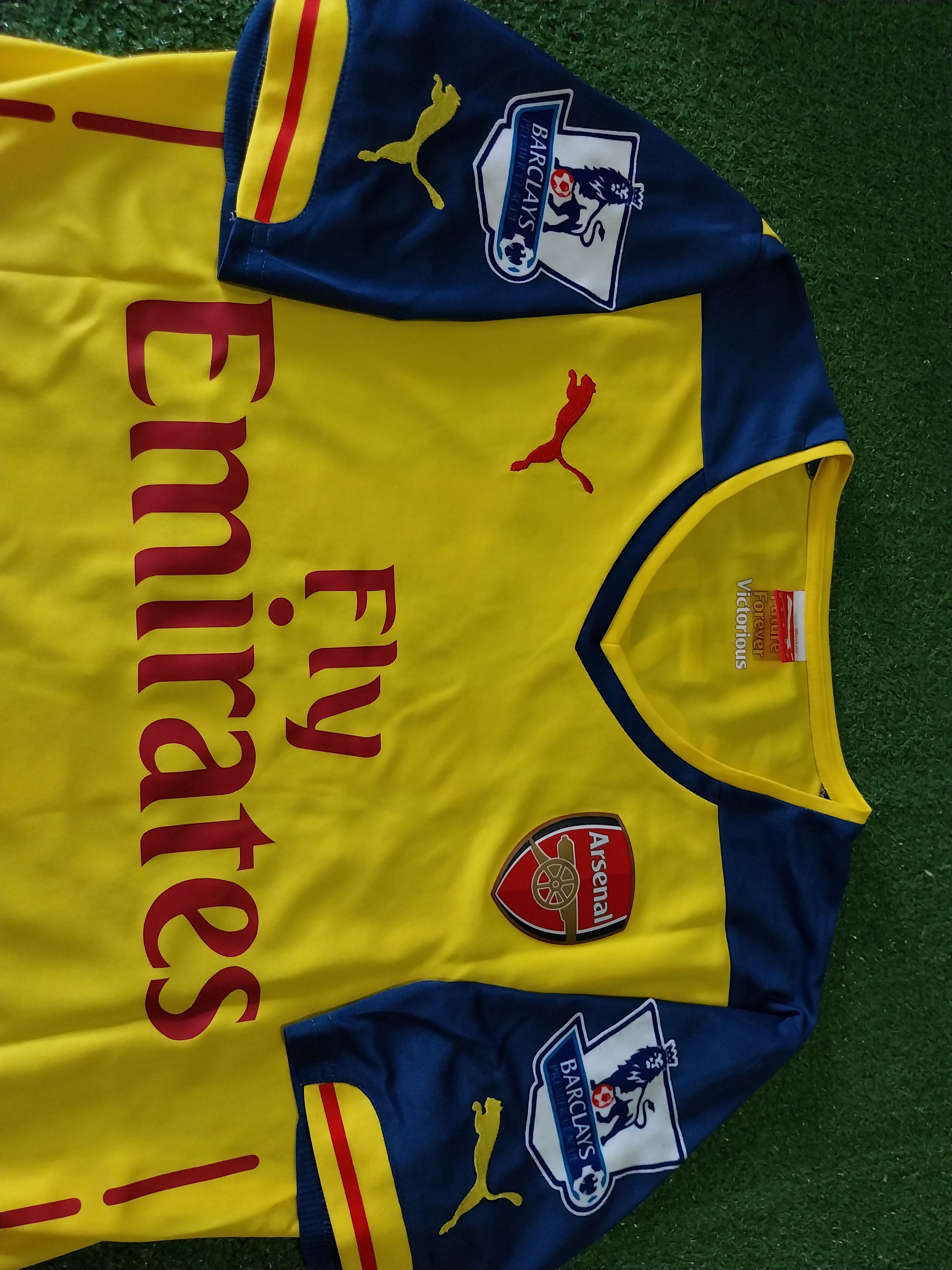 Puma Arsenal away 2014/2015 özil jersey football Size US M / EU 48-50 / 2 - 3 Thumbnail