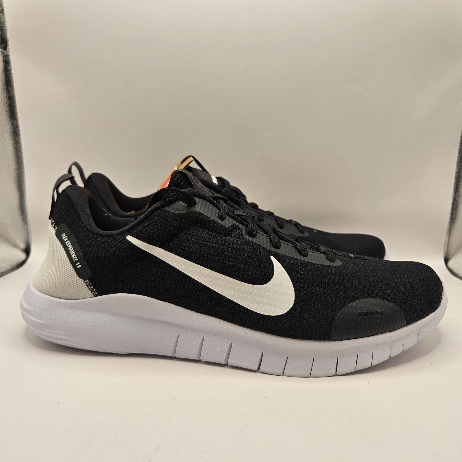 Nike NIKE MEN'S 11 FLEX EXPERIENCE RUN 12 BLACK WHITE NWOB Size US 11 / EU 44 - 4 Thumbnail