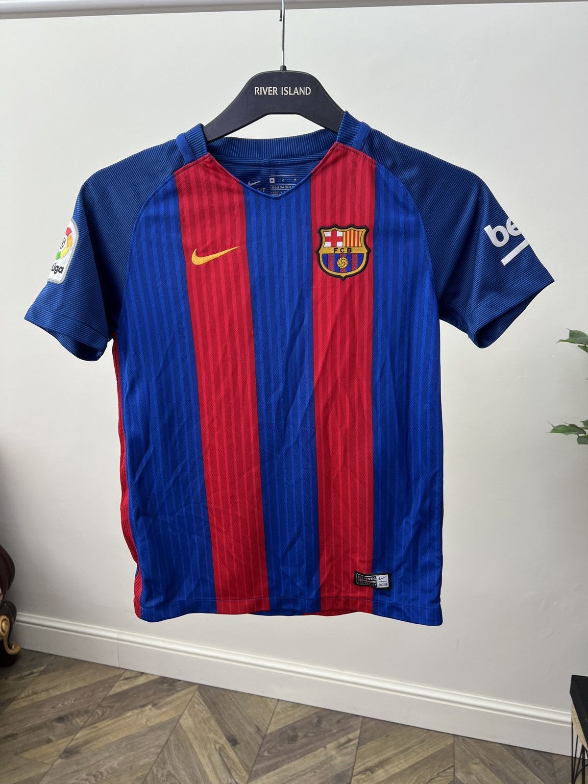 Nike Vintage Barcelona Kids 16/17 Home Jersey Size US XXS / EU 40 - 2 Thumbnail