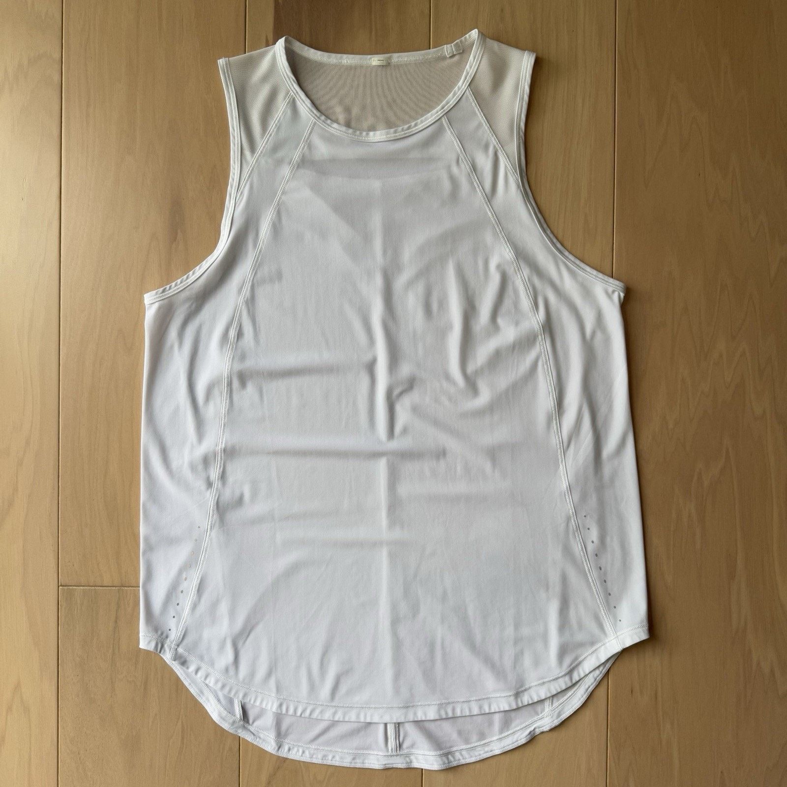 Lululemon Lululemon Tank Top Women's 6 White Vent Surge Workout Size M / US 6-8 / IT 42-44 - 2 Thumbnail