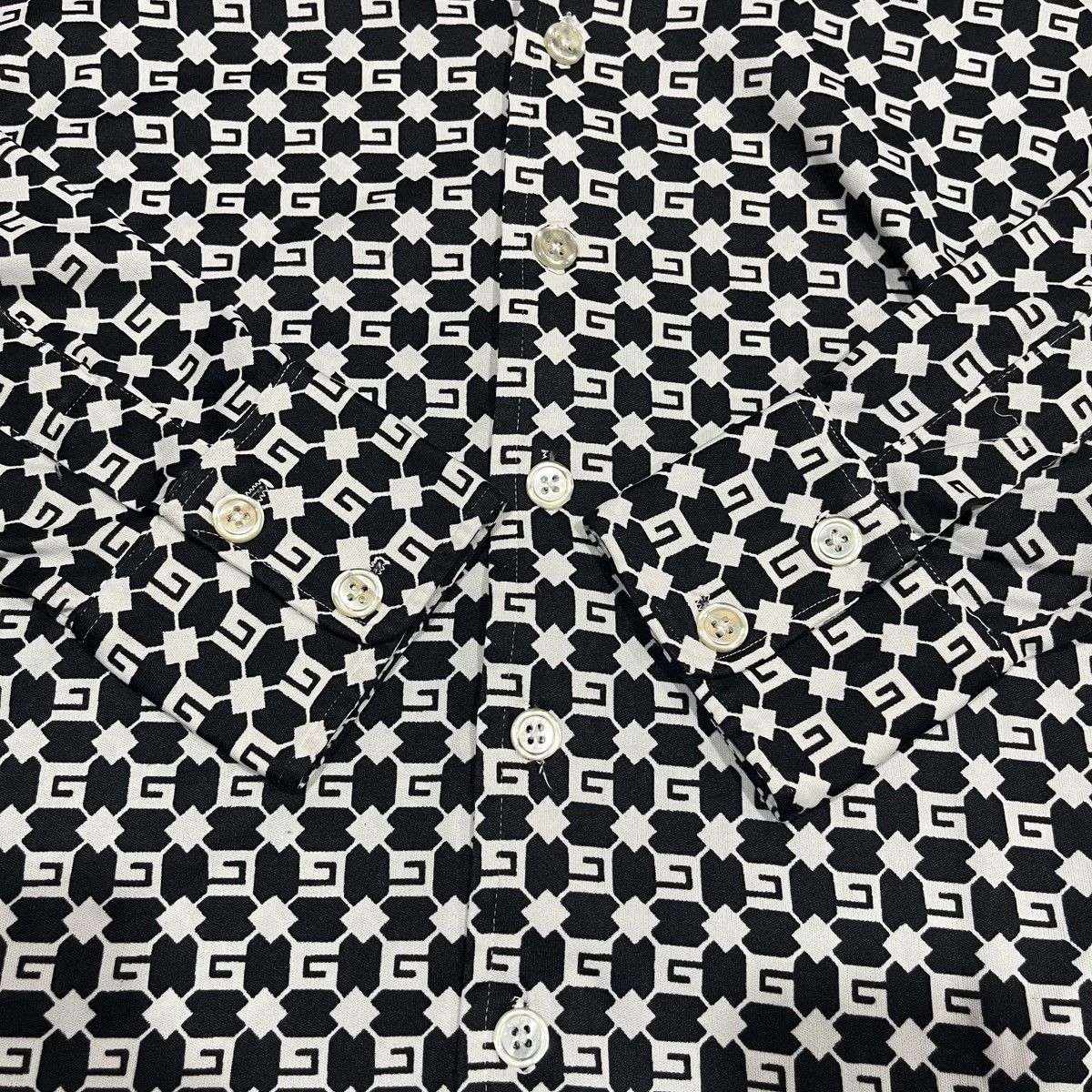 Givenchy 90s Givenchy For Chesa Shirt Monochrome Geometric Logo Size US L / EU 52-54 / 3 - 5 Thumbnail