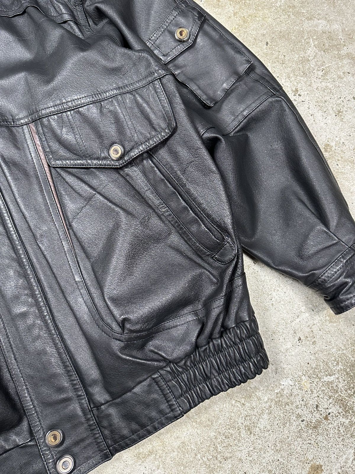 Vintage Vintage 90s Black Leather Utility Distressed Bomber Jacket Size US XL / EU 56 / 4 - 6 Thumbnail