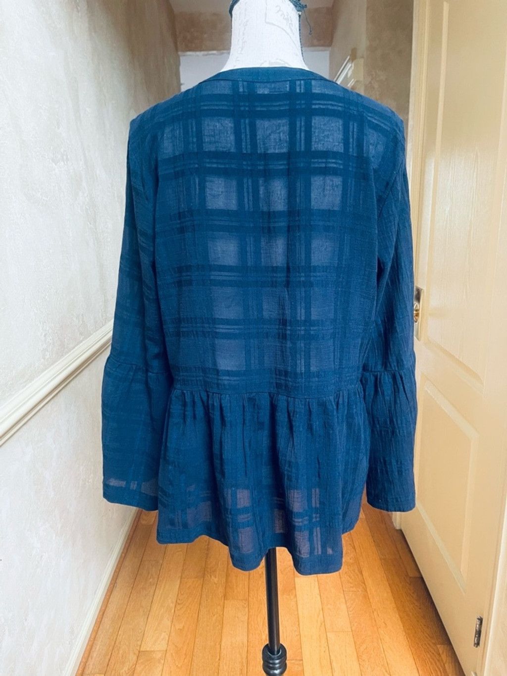 Loft LOFT Navy Blue Plaid Peplum Top Textured Gauze Blouse Medium Size M / US 6-8 / IT 42-44 - 6 Thumbnail