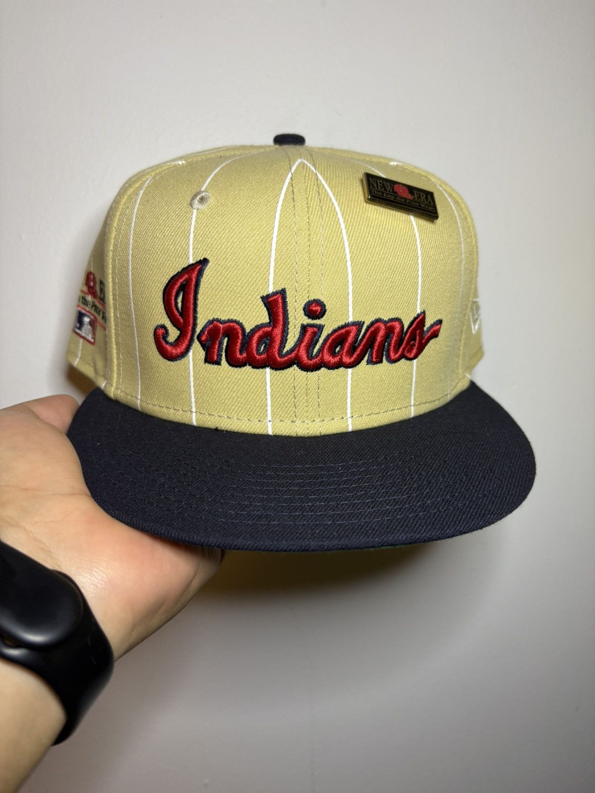 New Era Sz 7 5/8 MLB Cleveland Indians Fitted Hat + Pin Size ONE SIZE - 2 Thumbnail