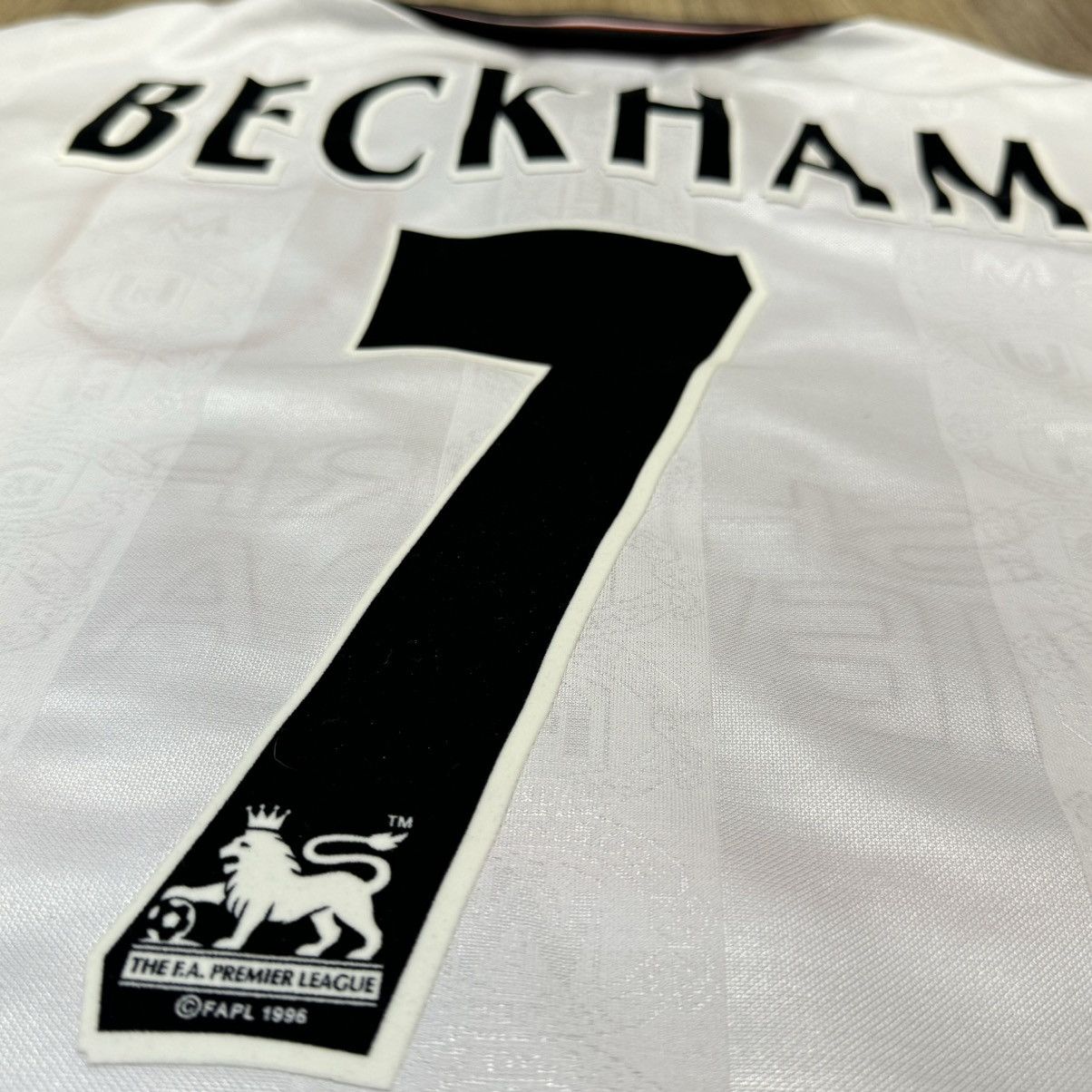 Other Manchester United 97/99 retro away shirt #7 Beckham Size US M / EU 48-50 / 2 - 7 Thumbnail