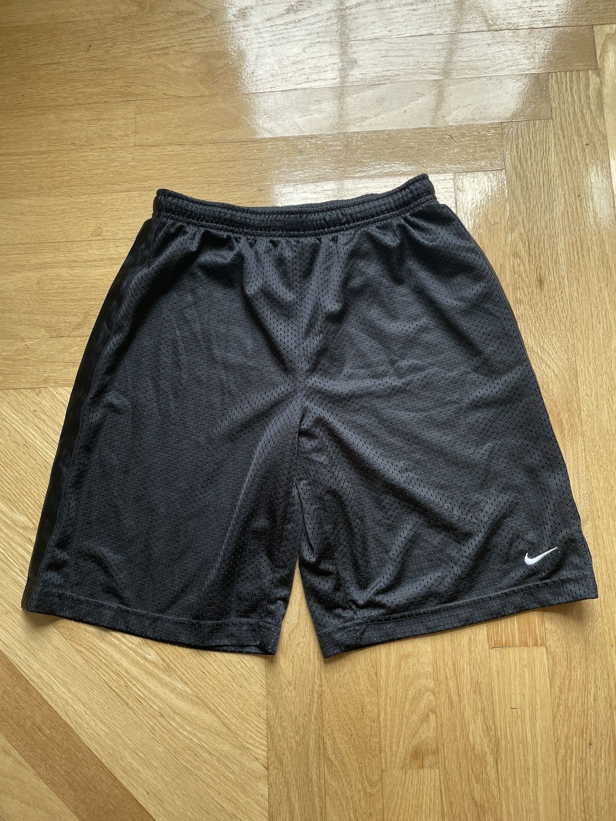 Nike Vintage 00’s Nike Y2K Mesh Shorts Arch Logo Black Size XS Size US 26 / EU 42 - 1 Thumbnail