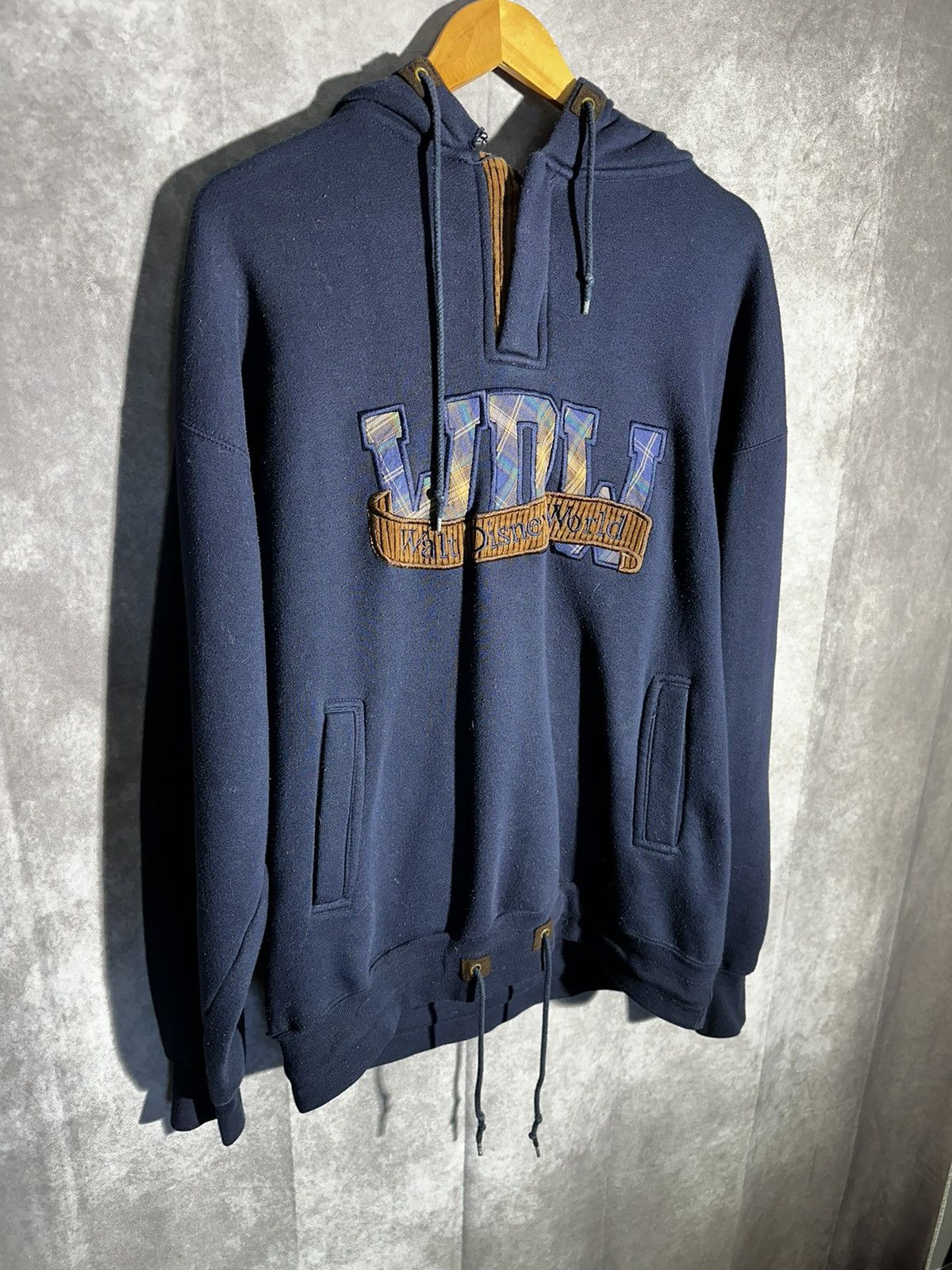 Vintage Vintage Walt Disney Hoodie Size US M / EU 48-50 / 2 - 1 Thumbnail