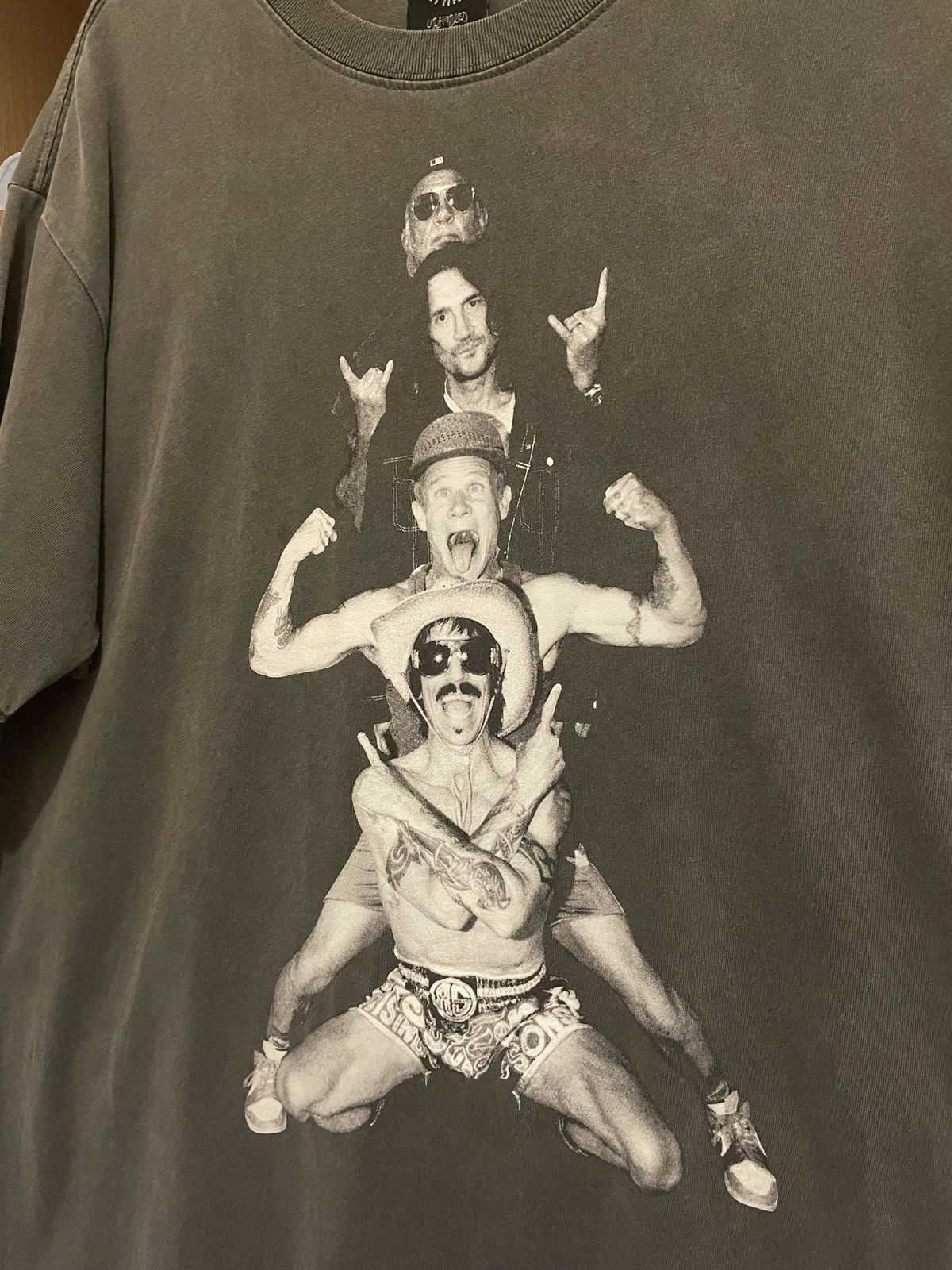 Band Tees Red Hot Chilli Peppers Unlimited Love World Tour 2023 Size US XL / EU 56 / 4 - 2 Thumbnail