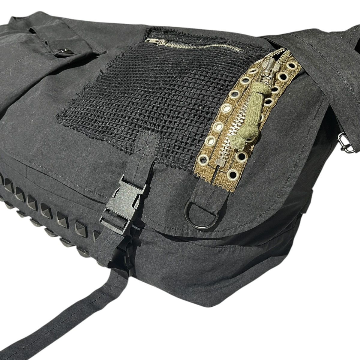 Undercover SS06 “T” studded cargo multistrap mesh layer bag Size ONE SIZE - 3 Thumbnail