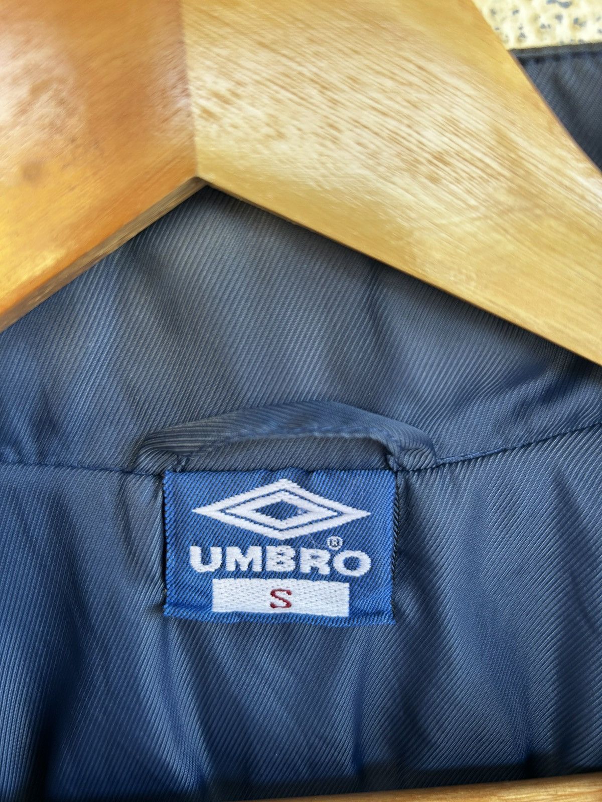 Umbro Vintage 90’s UMBRO Colour Block Nylon Windbreaker Size US S / EU 44-46 / 1 - 11 Thumbnail