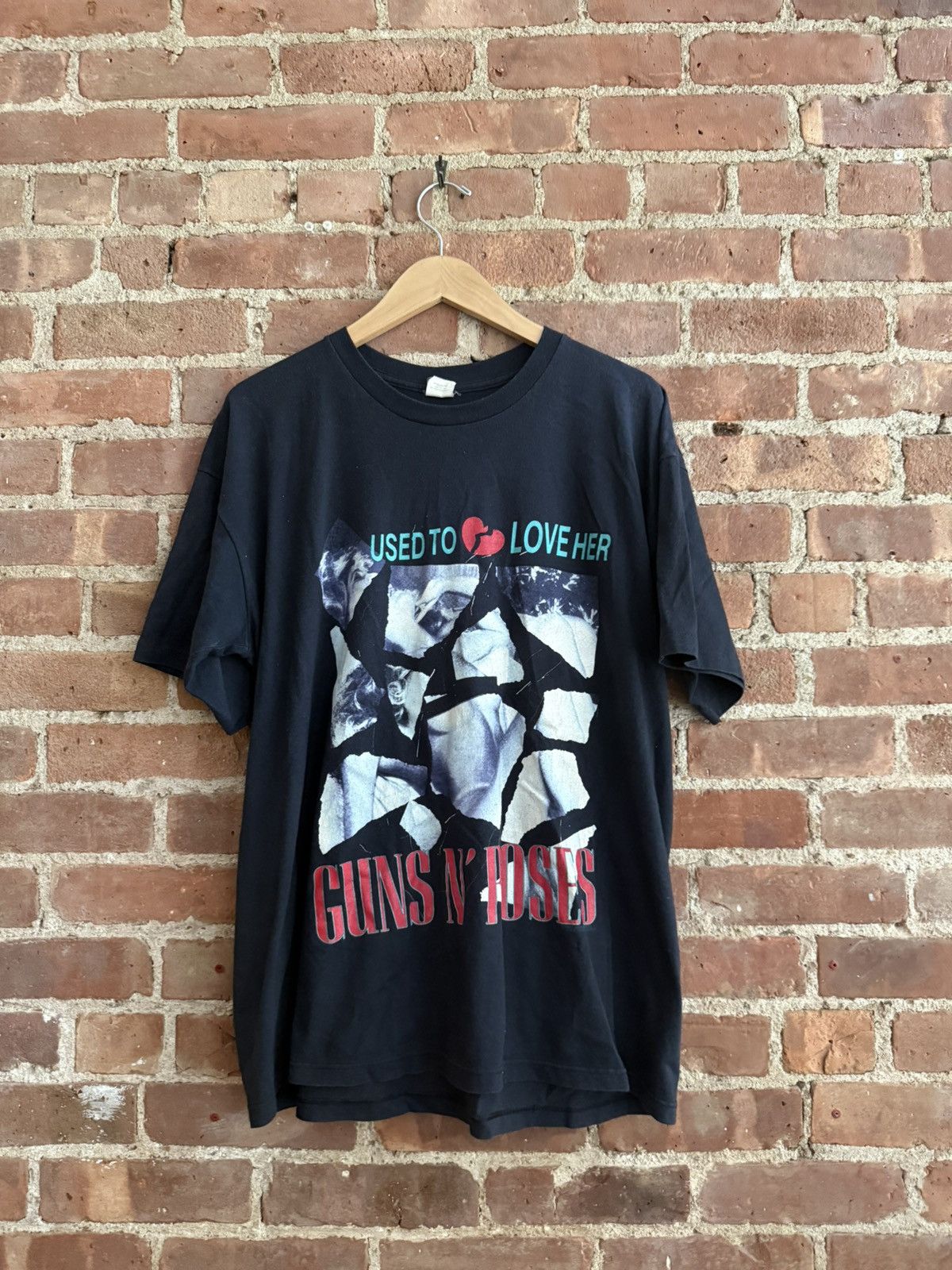 Vintage Vintage Guns N Roses Band T Shirt XL Size US XL / EU 56 / 4 - 1 Thumbnail