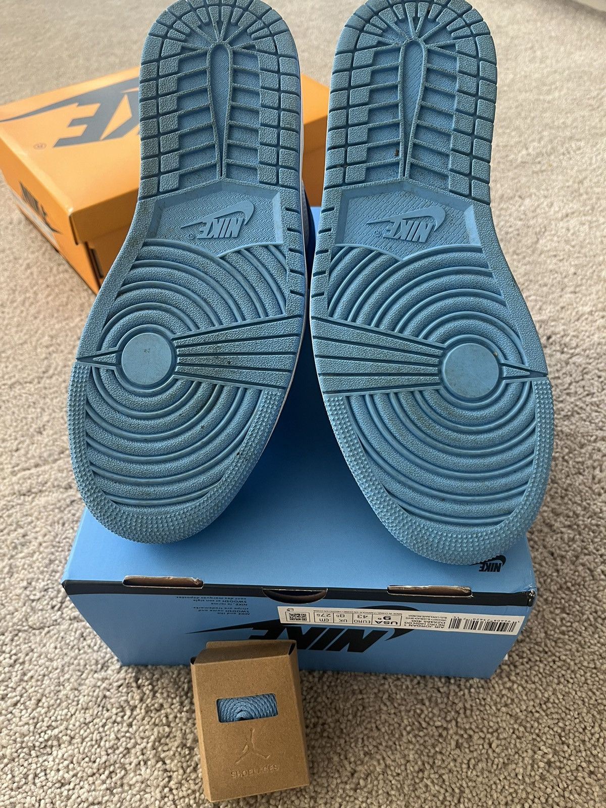 Nike Air Jordan 1 Retro OG High UNC Toe Size US 9.5 / EU 42-43 - 5 Thumbnail
