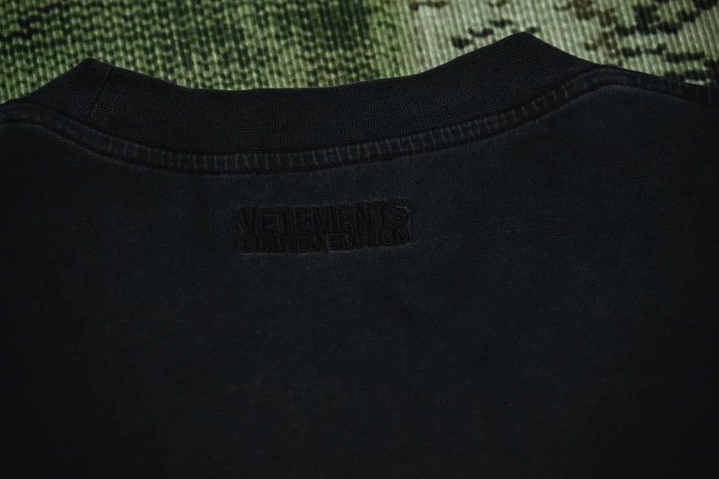 Vetements Vetements 24SS Vetteman red slogan lettering print short s Size US M / EU 48-50 / 2 - 4 Thumbnail