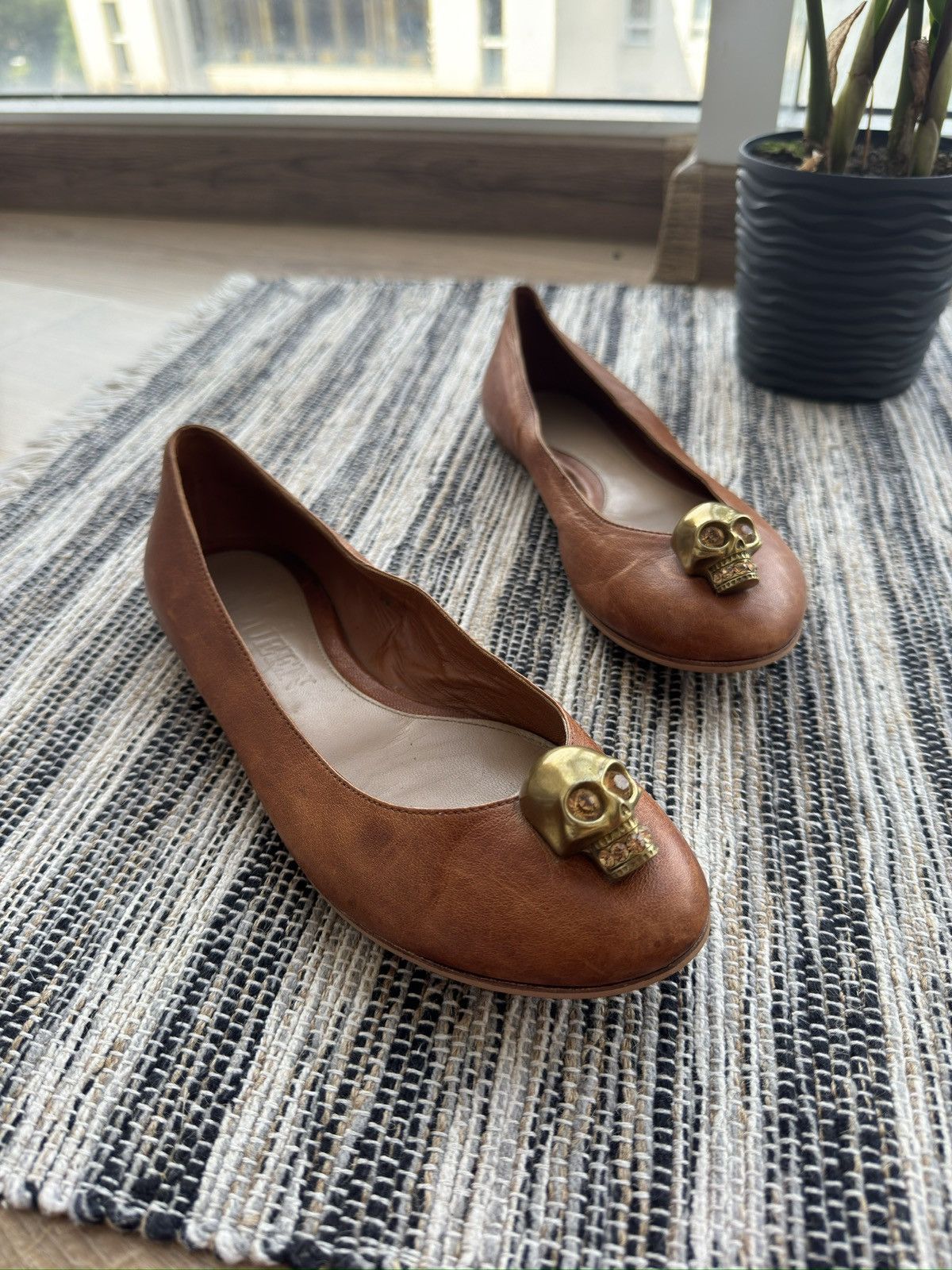 Alexander McQueen Alexander McQueen Vintage Ballets Flats Skull Logo Shoes Size US 6 / IT 36 - 9 Thumbnail