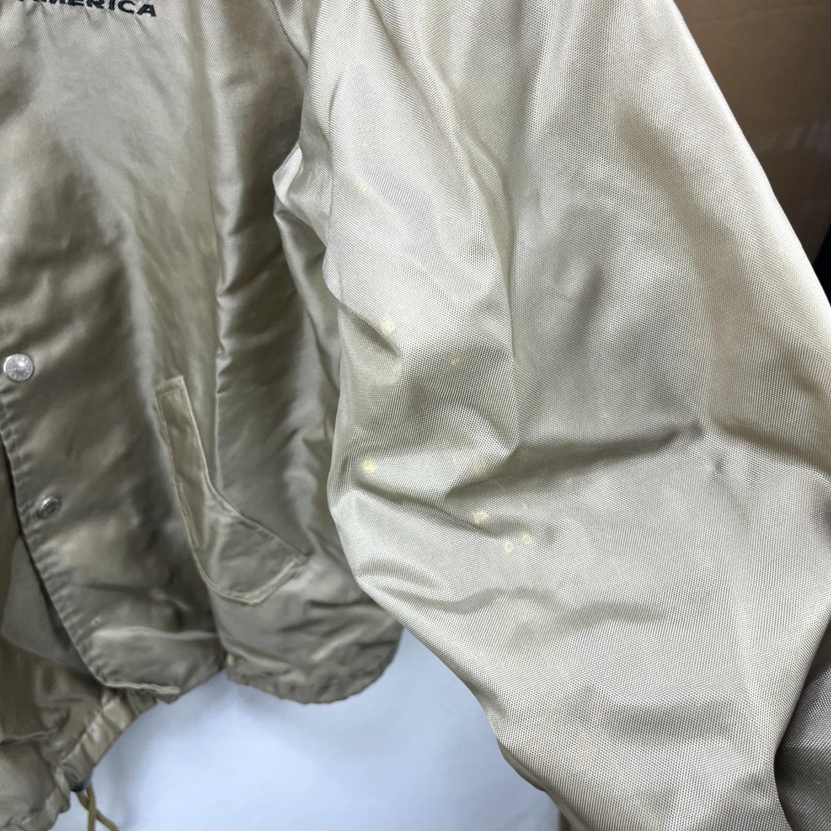 Perry Ellis VINTAGE Perry Ellis America Windbreaker Jacket 90s Snap Beige L Mens Size US L / EU 52-54 / 3 - 7 Thumbnail