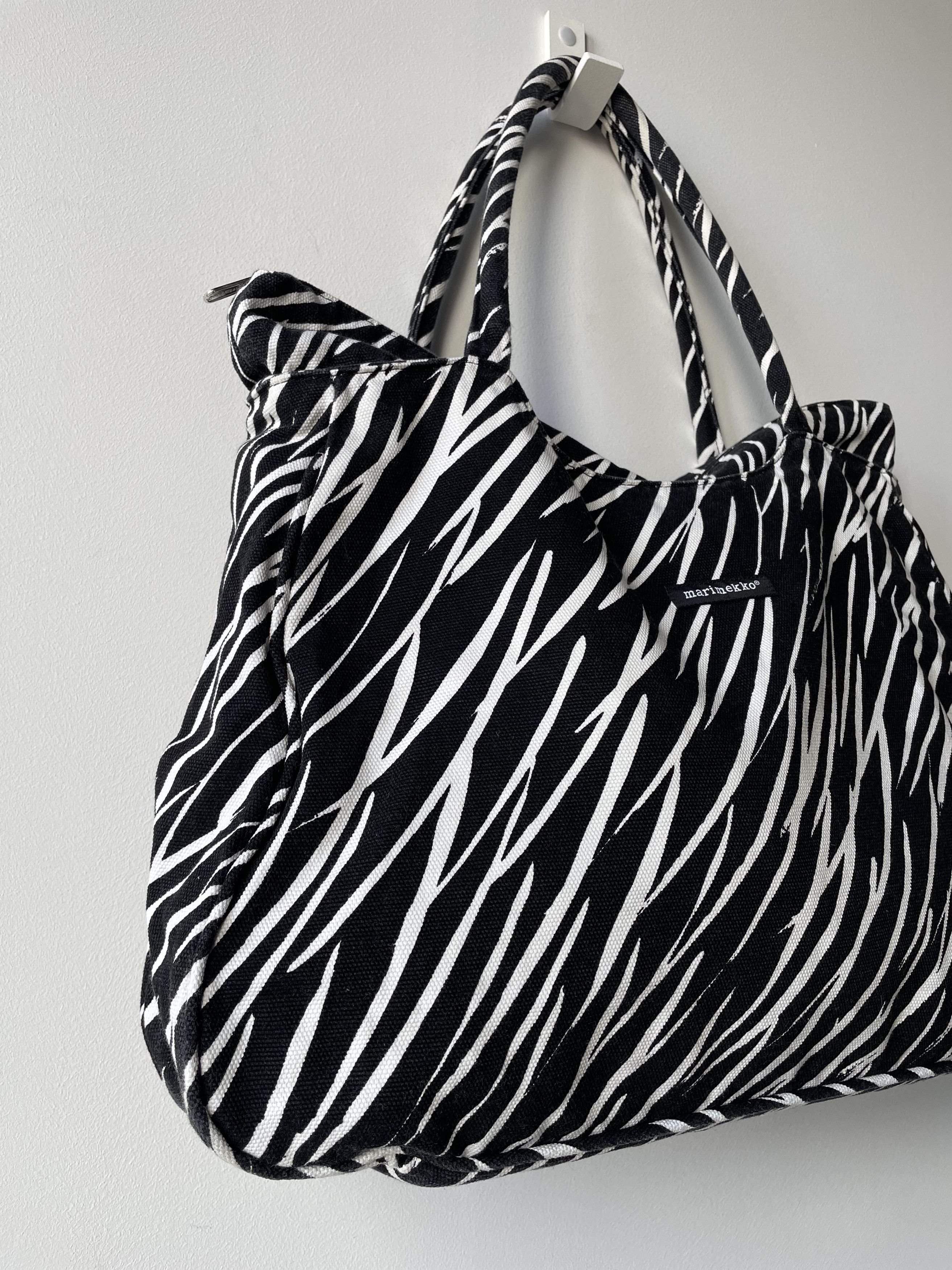Marimekko Marimekko Zebra Pattern Handbag Shoulder Bag 7862AC Size ONE SIZE - 3 Thumbnail