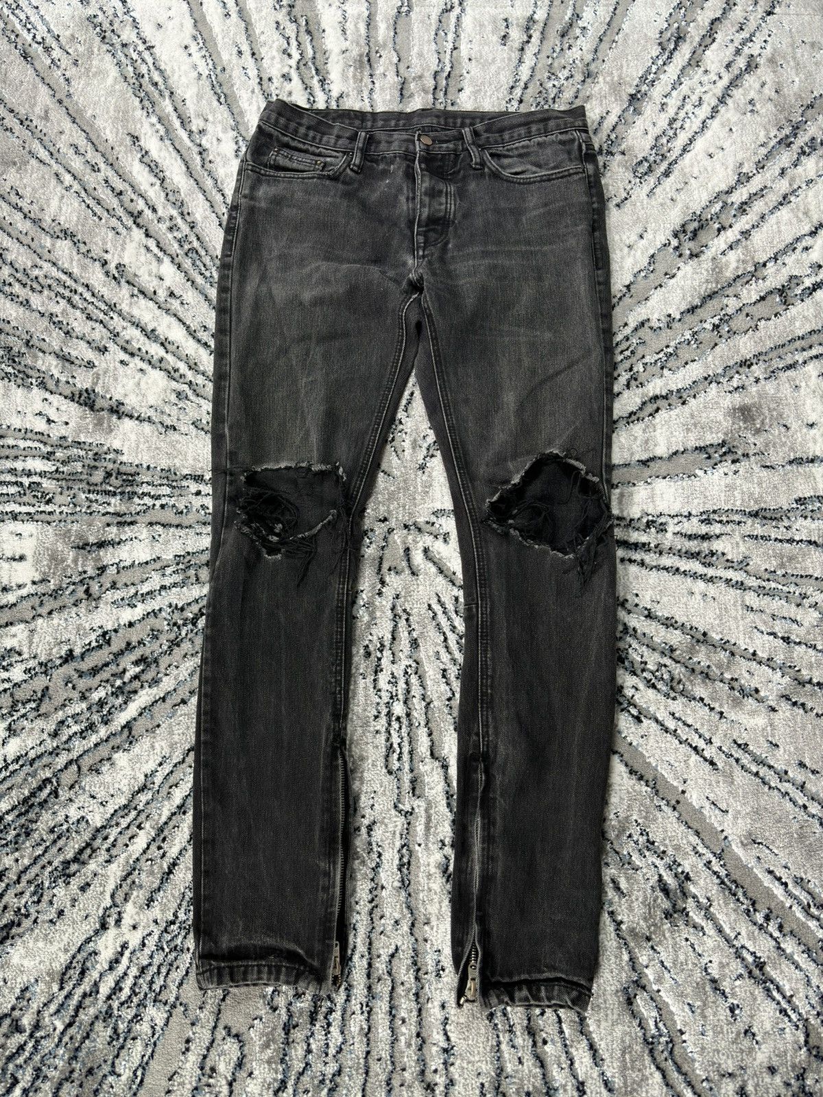 MNML MNML LA X Stretch Light Wash Distressed Skinny Denim 32 Size US 32 / EU 48 - 1 Thumbnail
