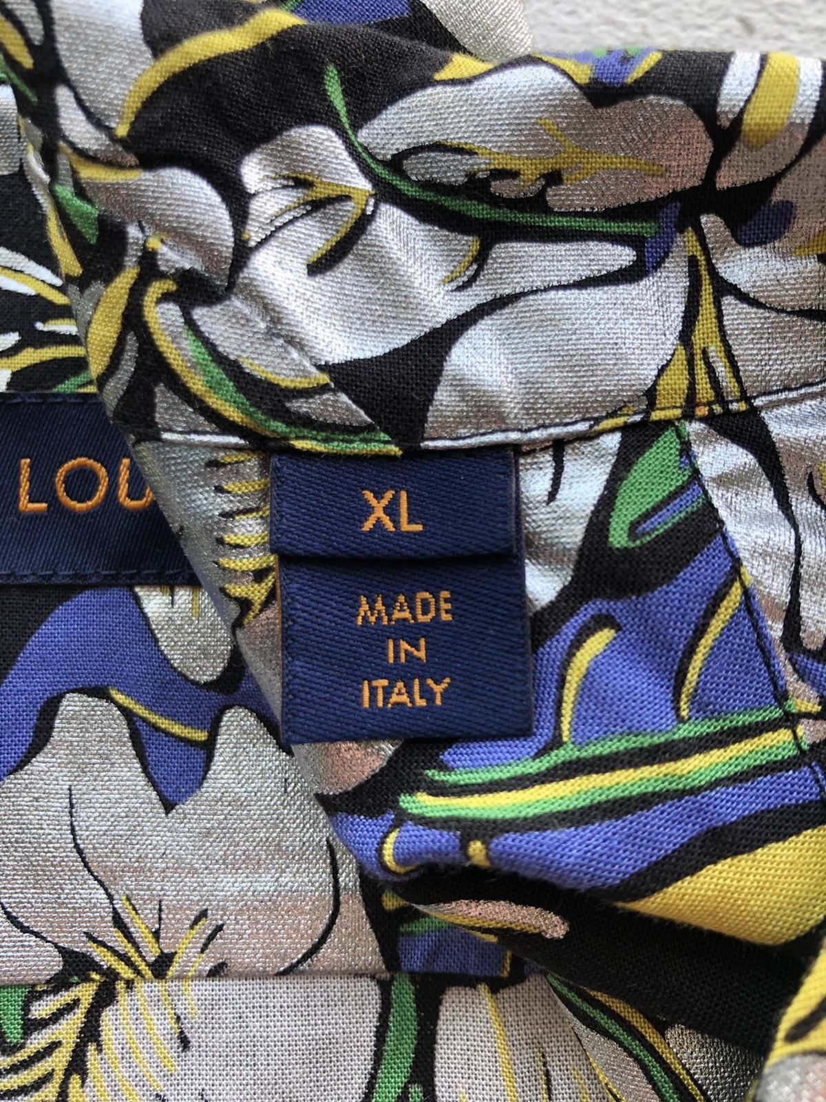 Louis Vuitton Louis Vuitton Hawaii Flowers Shirt Very Rare Made in Italy Size US XL / EU 56 / 4 - 10 Thumbnail