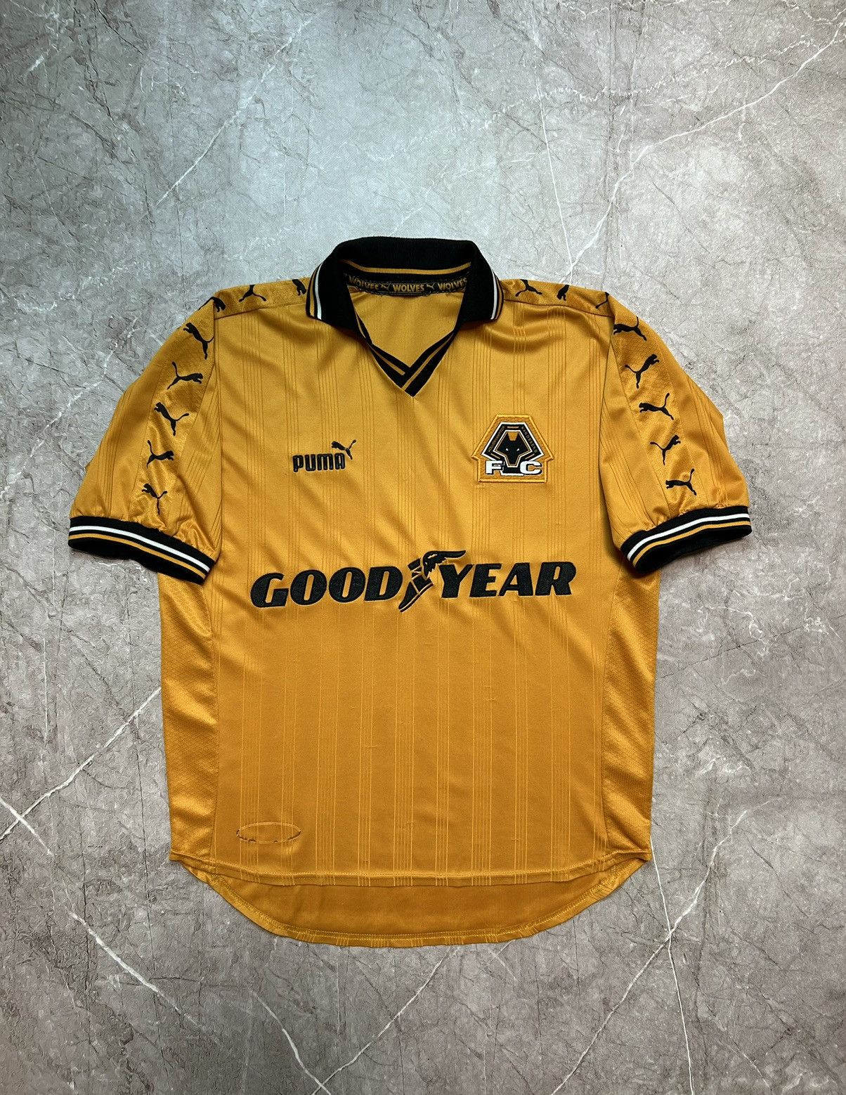 Puma × Vintage Vintage 1998 Wolverhampton Soccer Jersey size L Size US L / EU 52-54 / 3 - 1 Thumbnail