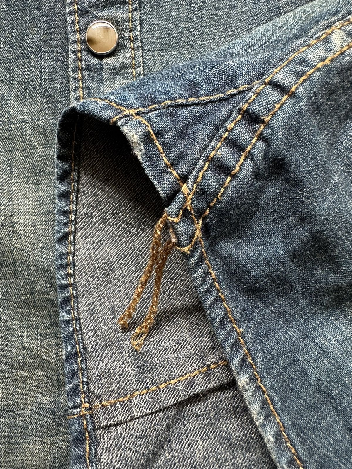 Lounge Lizard 00's Lounge Lizard stonewash denim shirt / if six was nine Size US M / EU 48-50 / 2 - 15 Thumbnail