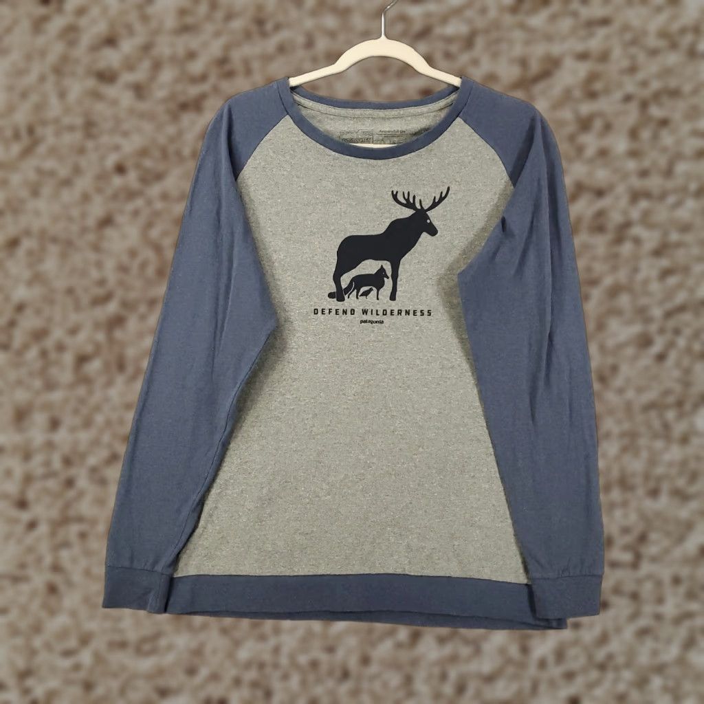 Patagonia Patagonia Shirt Women Medium Defend Wilderness Tee Gray Blue Pullover Raglan Style Basic T-Shirt Size M / US 6-8 / IT 42-44 - 1 Thumbnail