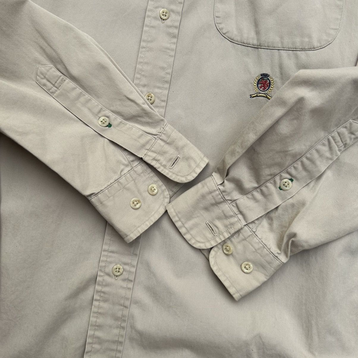 Tommy Hilfiger × Vintage Vintage Tommy Hilfiger Embroidered Logo Button Up Shirt Size US L / EU 52-54 / 3 - 6 Thumbnail