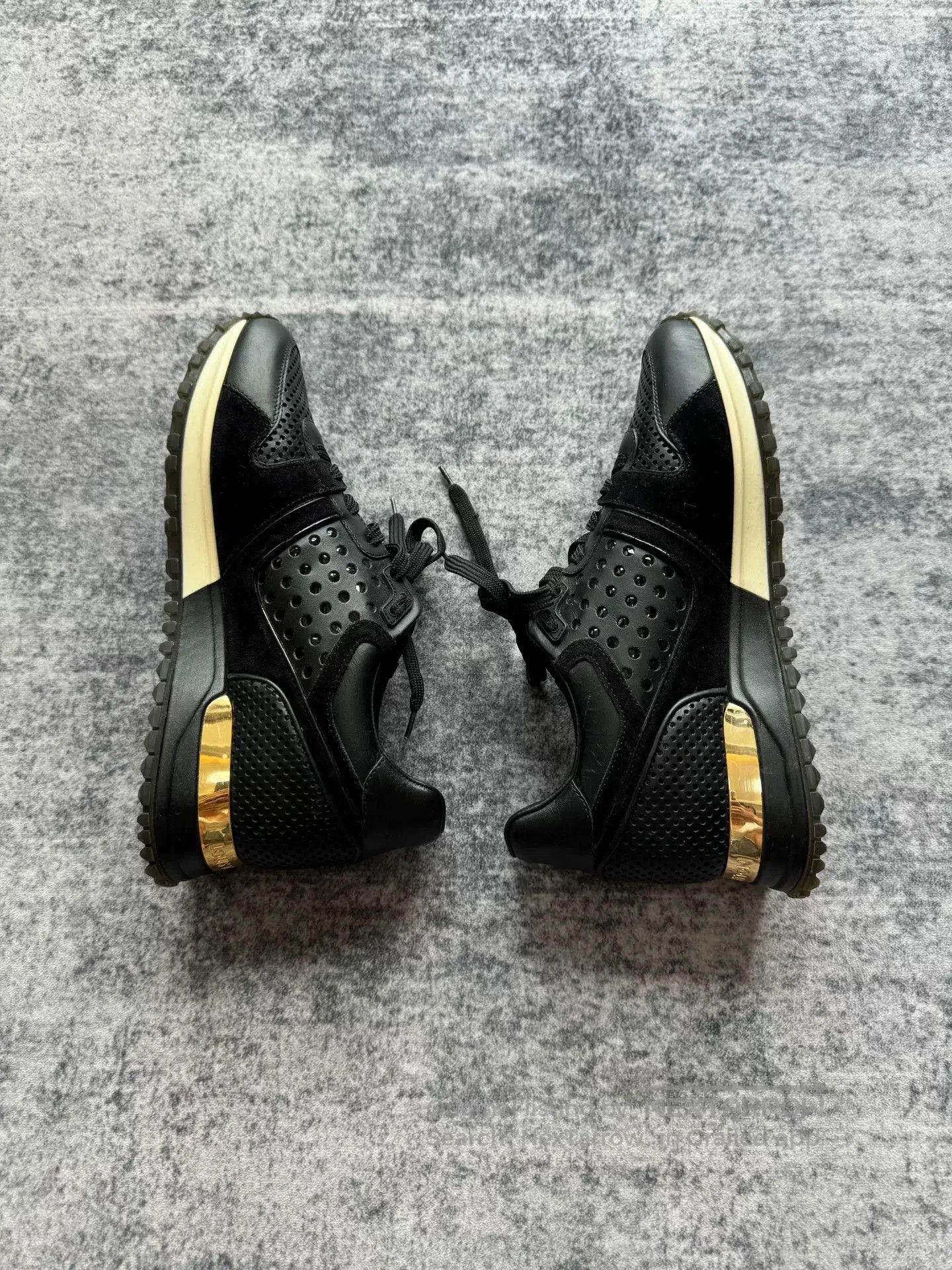 Louis Vuitton Louis Vuitton Black Gold Sneakers. Size US 4.5 / IT 34.5 - 5 Thumbnail