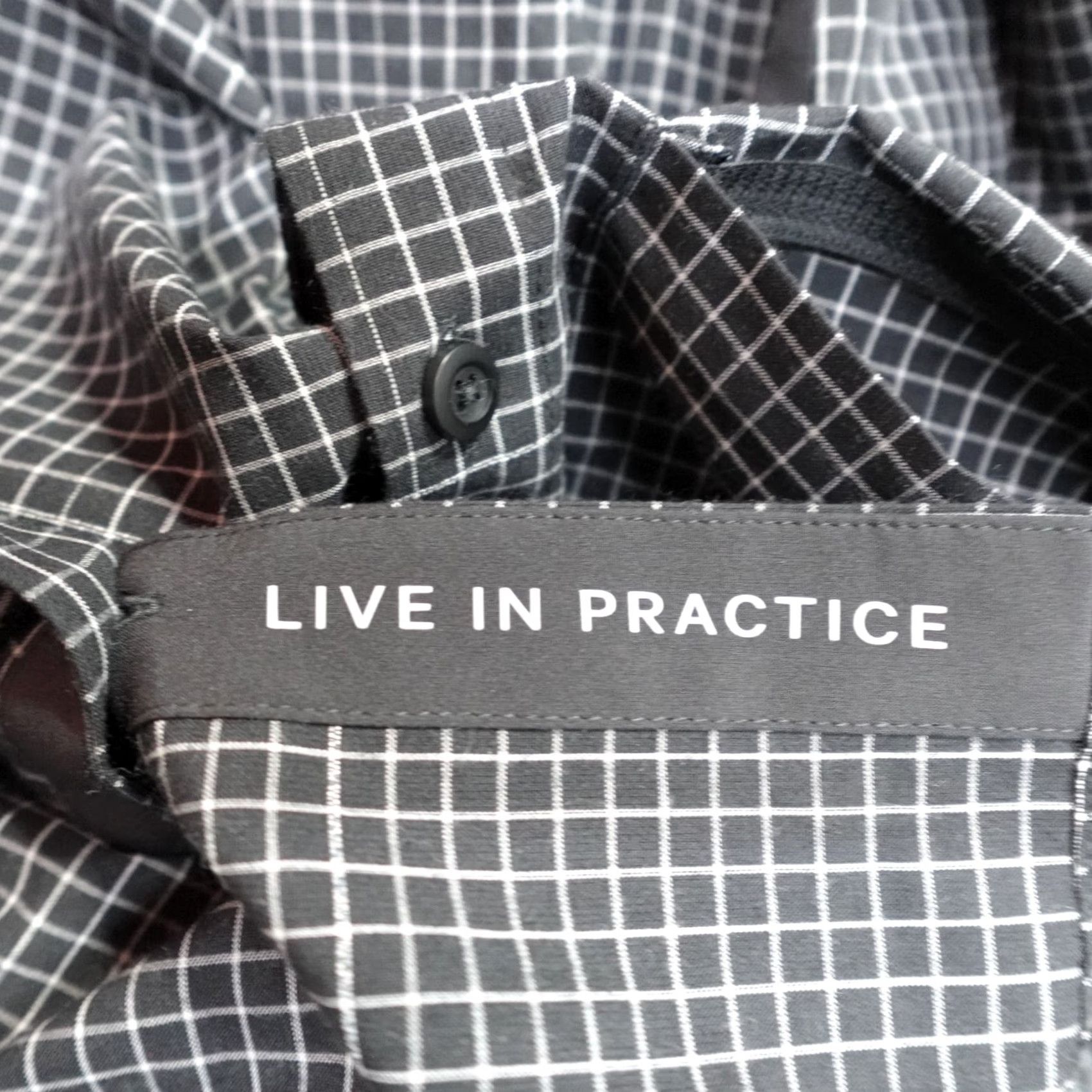 Lululemon Lululemon Shirt Medium Black Plaid Short Sleeve Button-Up Collared Casual Mens Size US M / EU 48-50 / 2 - 2 Thumbnail
