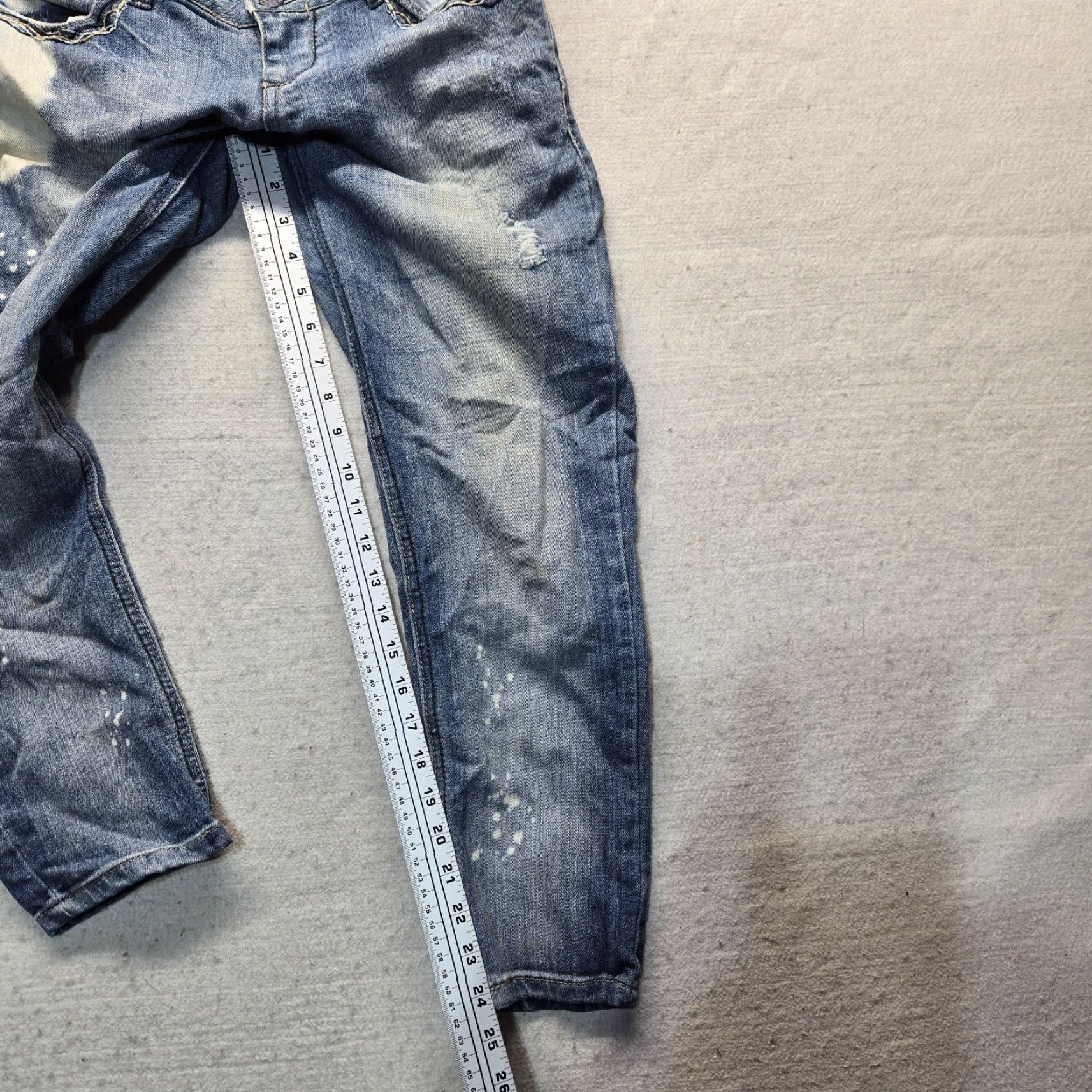 Vintage Rue 21 Jeans Capri Blue Distressed Embroidered Pockets Denim Stretch Button Low Rise Size 6 Women’s Size 28" / US 6 / IT 42 - 7 Thumbnail