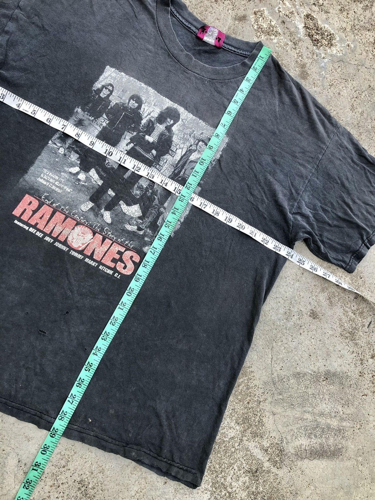 Band Tees THRASHED Y2K RAMONES END OF THE CENTURY Size US XL / EU 56 / 4 - 16 Thumbnail