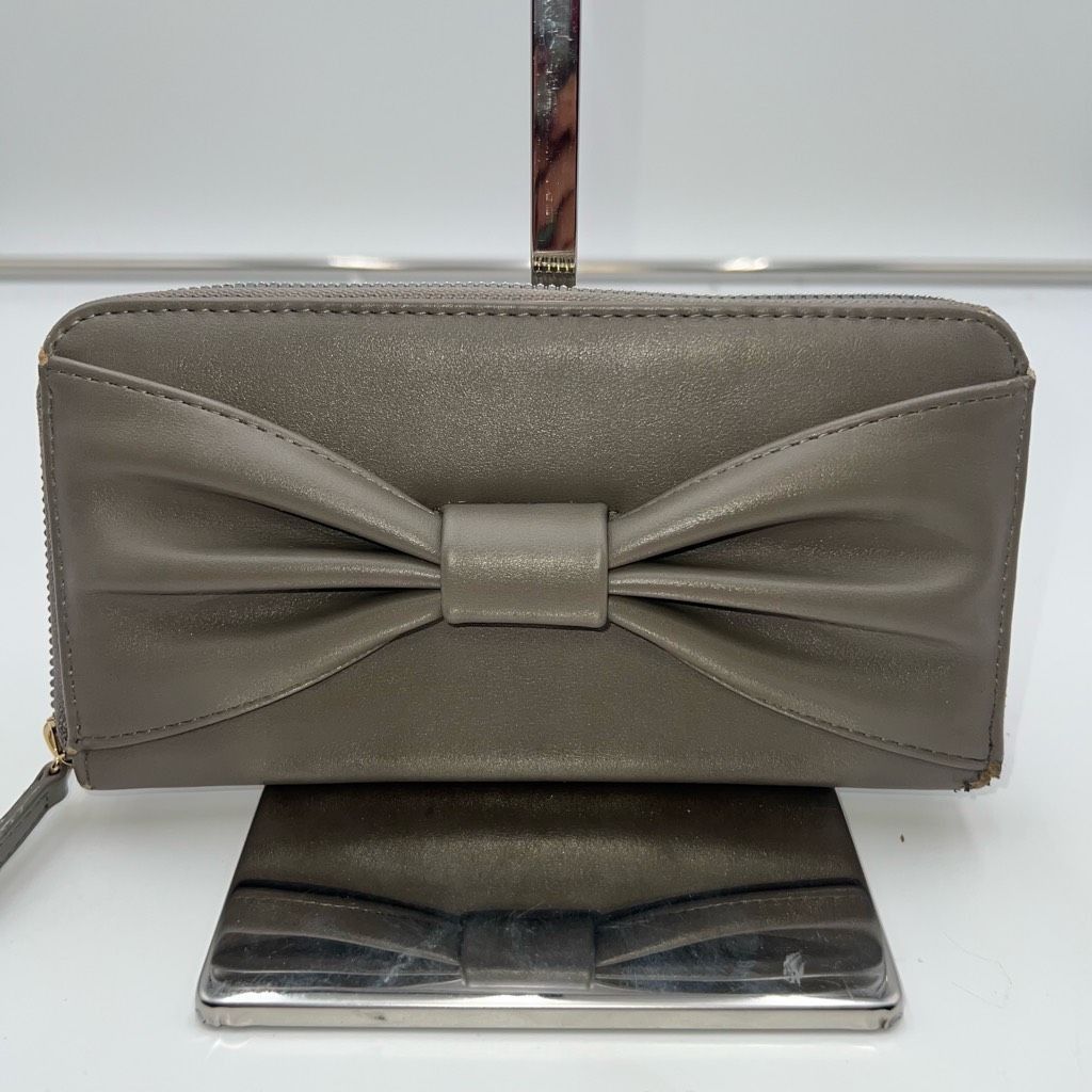 Betsey Johnson Betsey Johnson Faux Leather Bow Front Long Wallet Size ONE SIZE - 1 Thumbnail