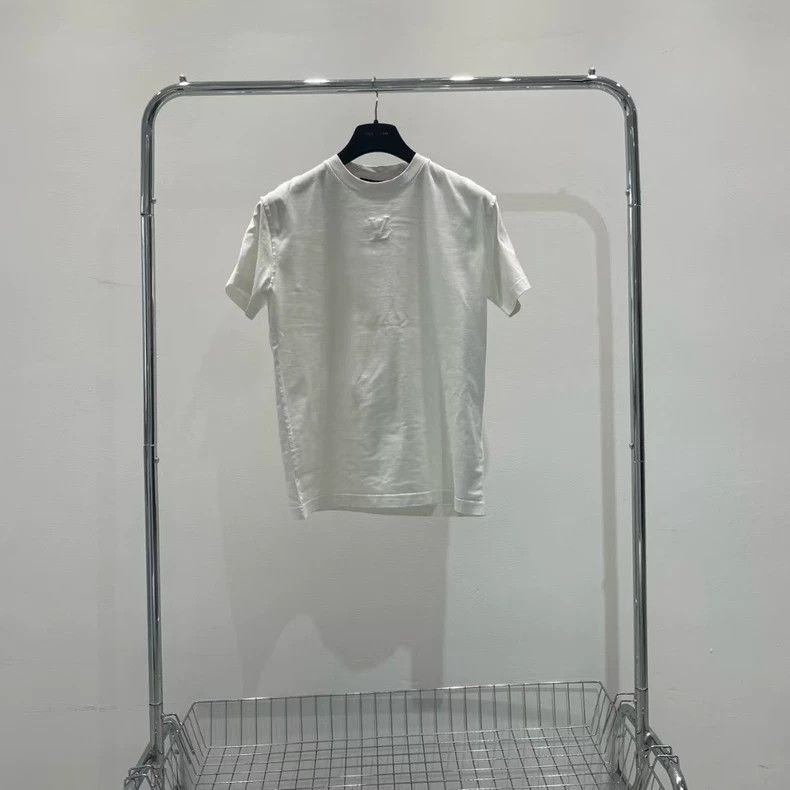 Louis Vuitton Louis Vuitton White embossed logo short sleeve Size US M / EU 48-50 / 2 - 1 Thumbnail