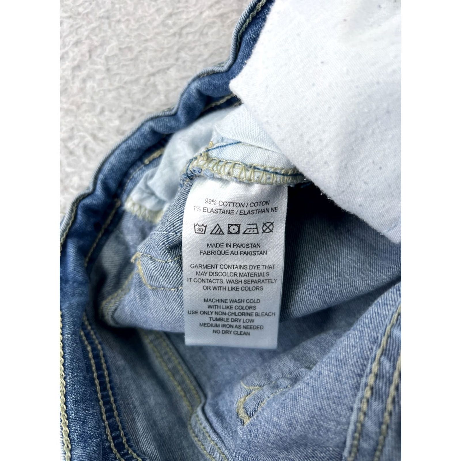Bdg BDG Jeans Women 26 Blue Dark Wash Denim Flare Mid Rise 23x24 Cotton Blend 5-Pocket Zipper Distressed Stretch Jeans Mens Womens Boys Girls Size 26" / US 2 / IT 38 - 4 Thumbnail
