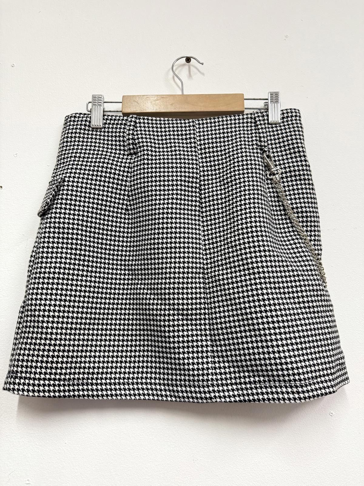 Bershka Bershka Houndstooth Mini Skirt with Chain Detail Size 28" / US 6 / IT 42 - 4 Thumbnail