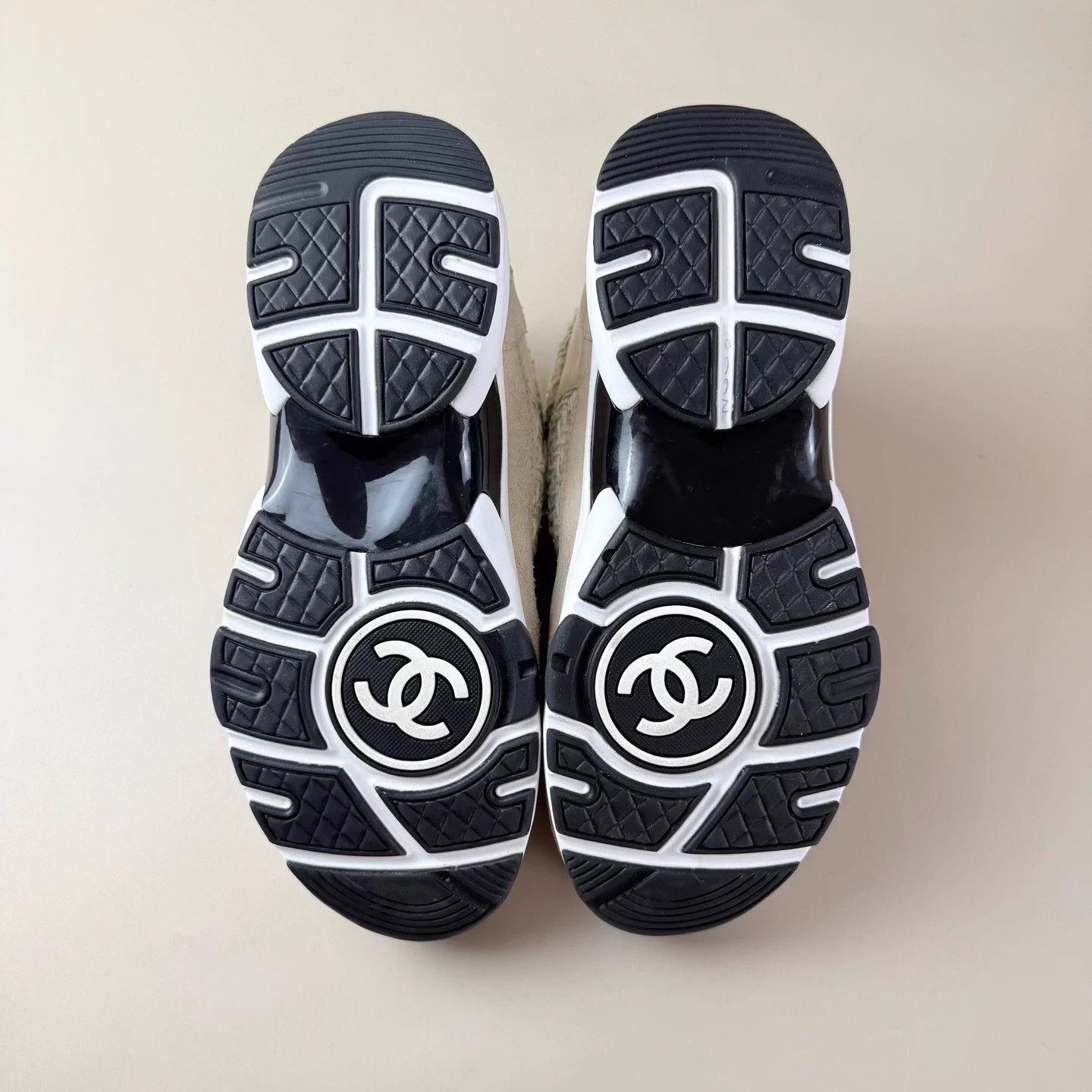 Chanel CHANEL white green woven C-C lace-up casual shoes Size US 5 / IT 35 - 7 Thumbnail