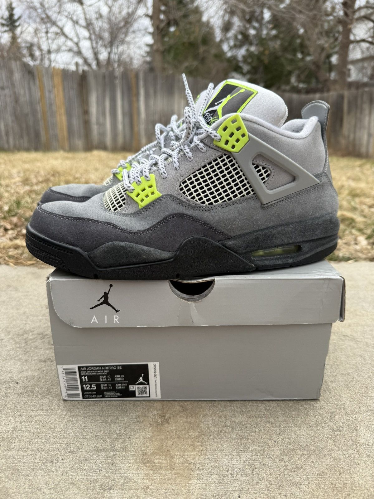 JORDAN 4 RETRO SE 95 NEON