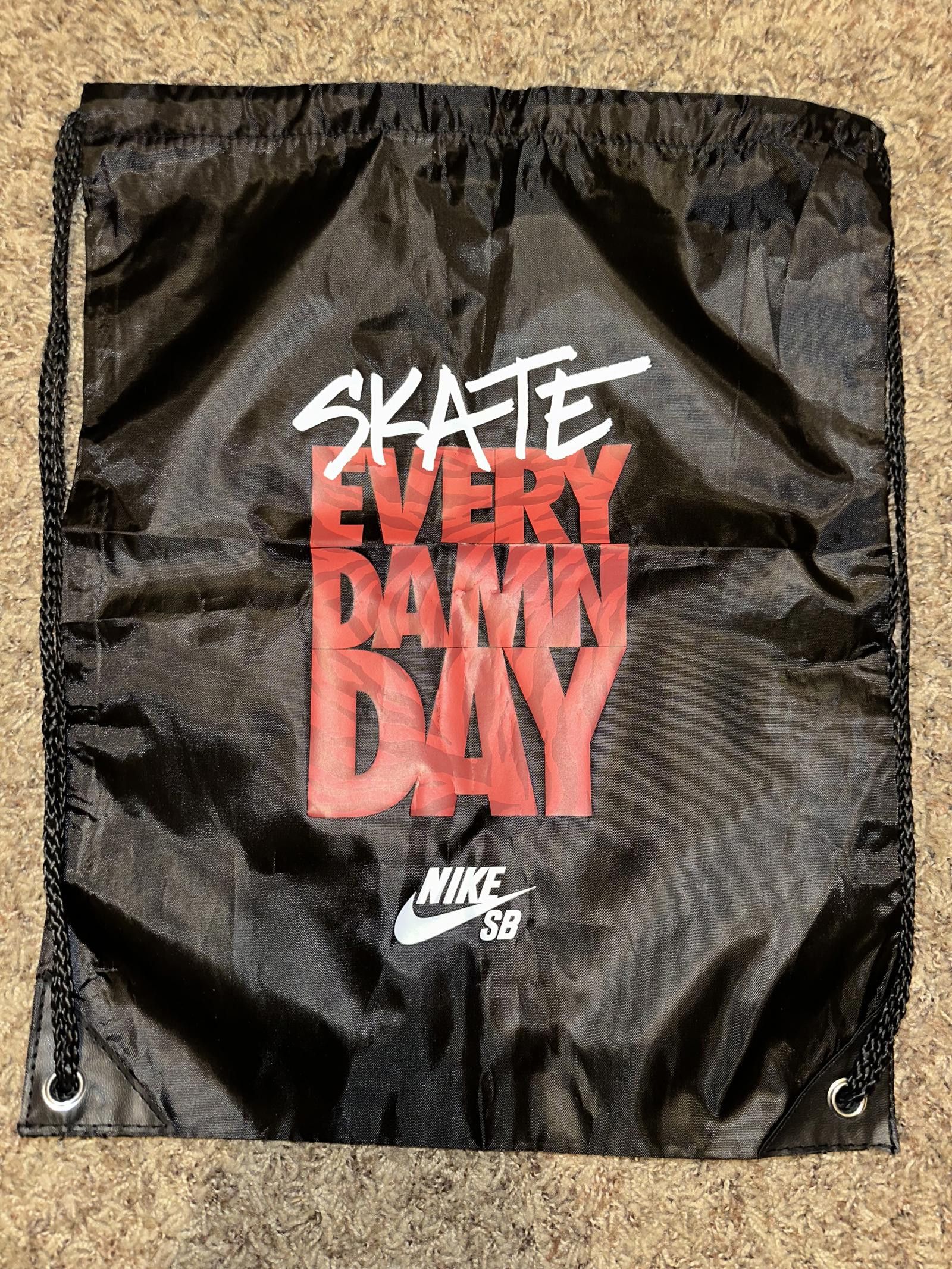Nike Nike SB "Skate Every Damn Day" Drawstring Cinch Bag Size ONE SIZE - 1 Thumbnail
