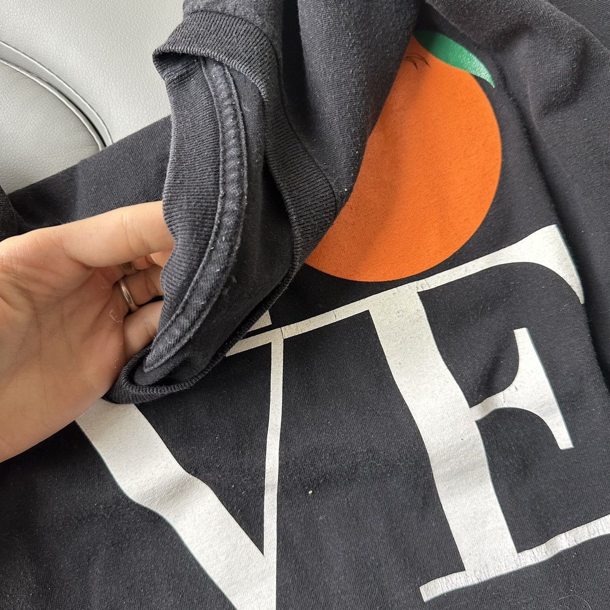 Other × Vintage Vintage 90s Love Black Faded Orange Word Shirt Size US XL / EU 56 / 4 - 4 Thumbnail