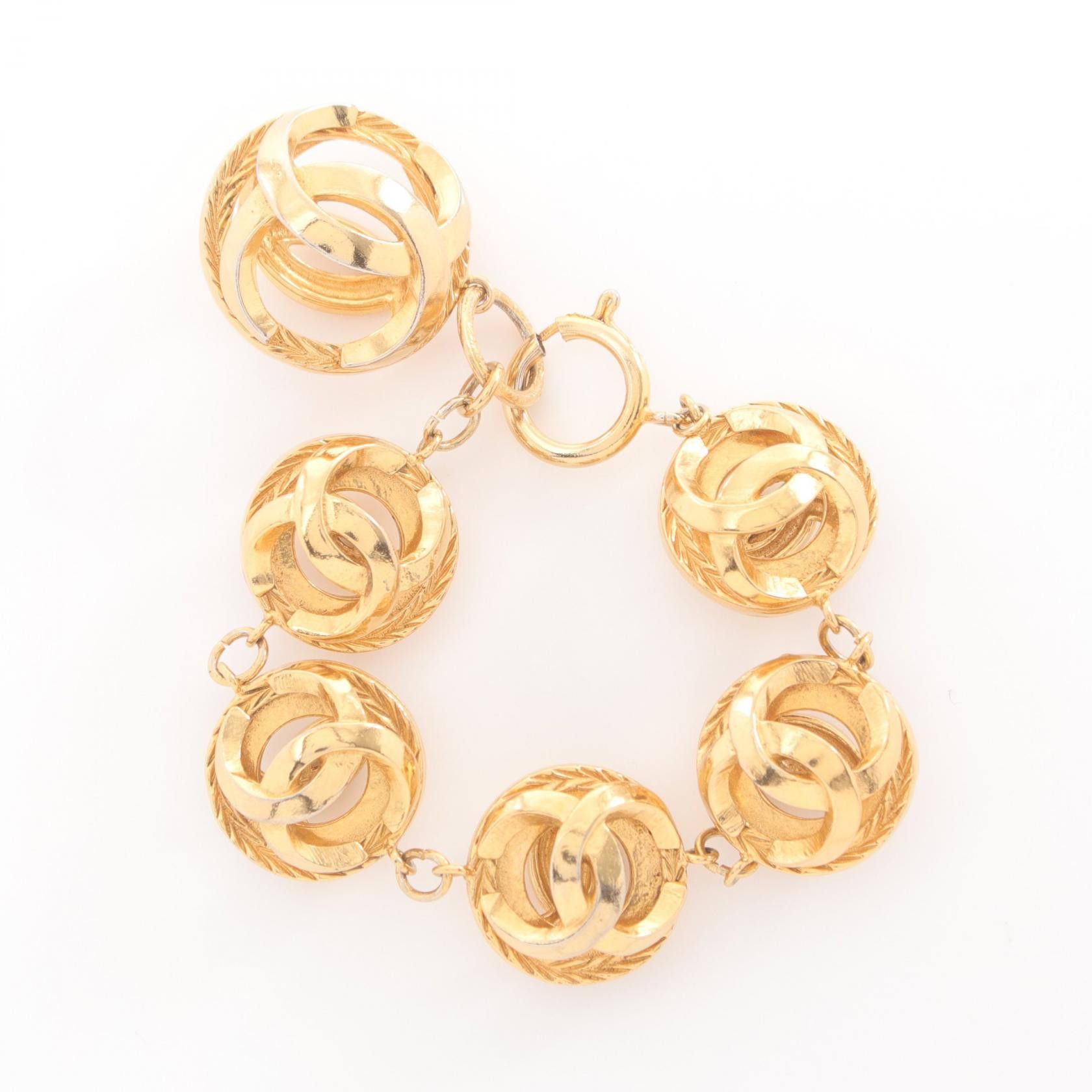 Chanel Chanel CC Link Bracelet Metal Bracelet in Very Good Condition Size ONE SIZE - 1 Thumbnail