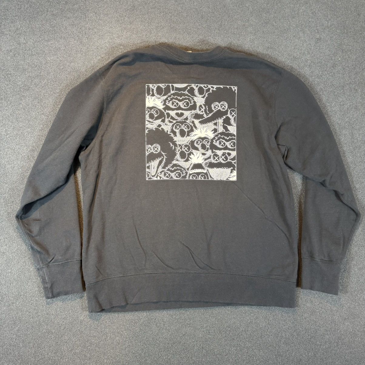 Kaws × Uniqlo Uniqlo KAWS Sesame Street Sweatshirt Mens Large Black UT Size US L / EU 52-54 / 3 - 1 Thumbnail