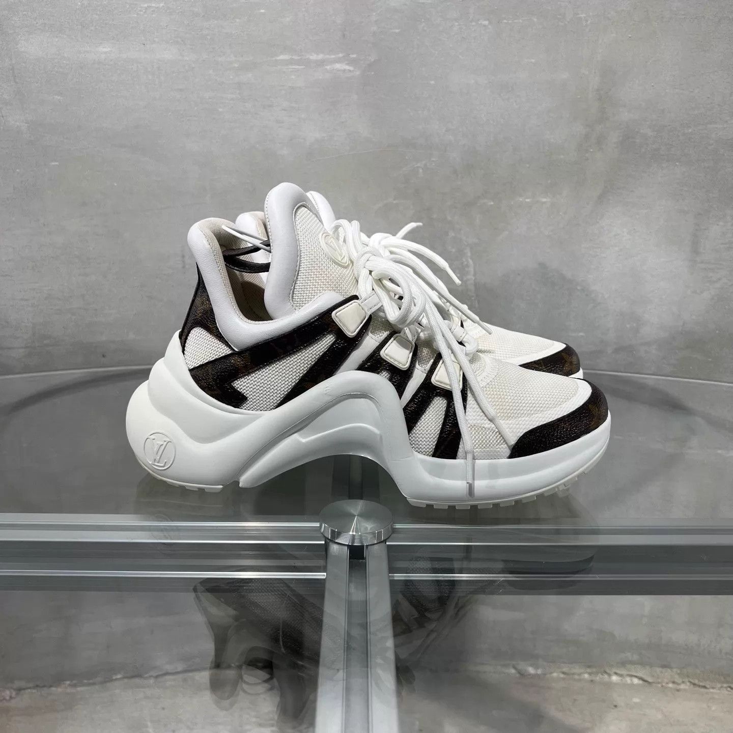 Louis Vuitton LV Archlight wb monogram dad shoes UK2.5/36.5 Size US 6 / IT 36 - 4 Thumbnail